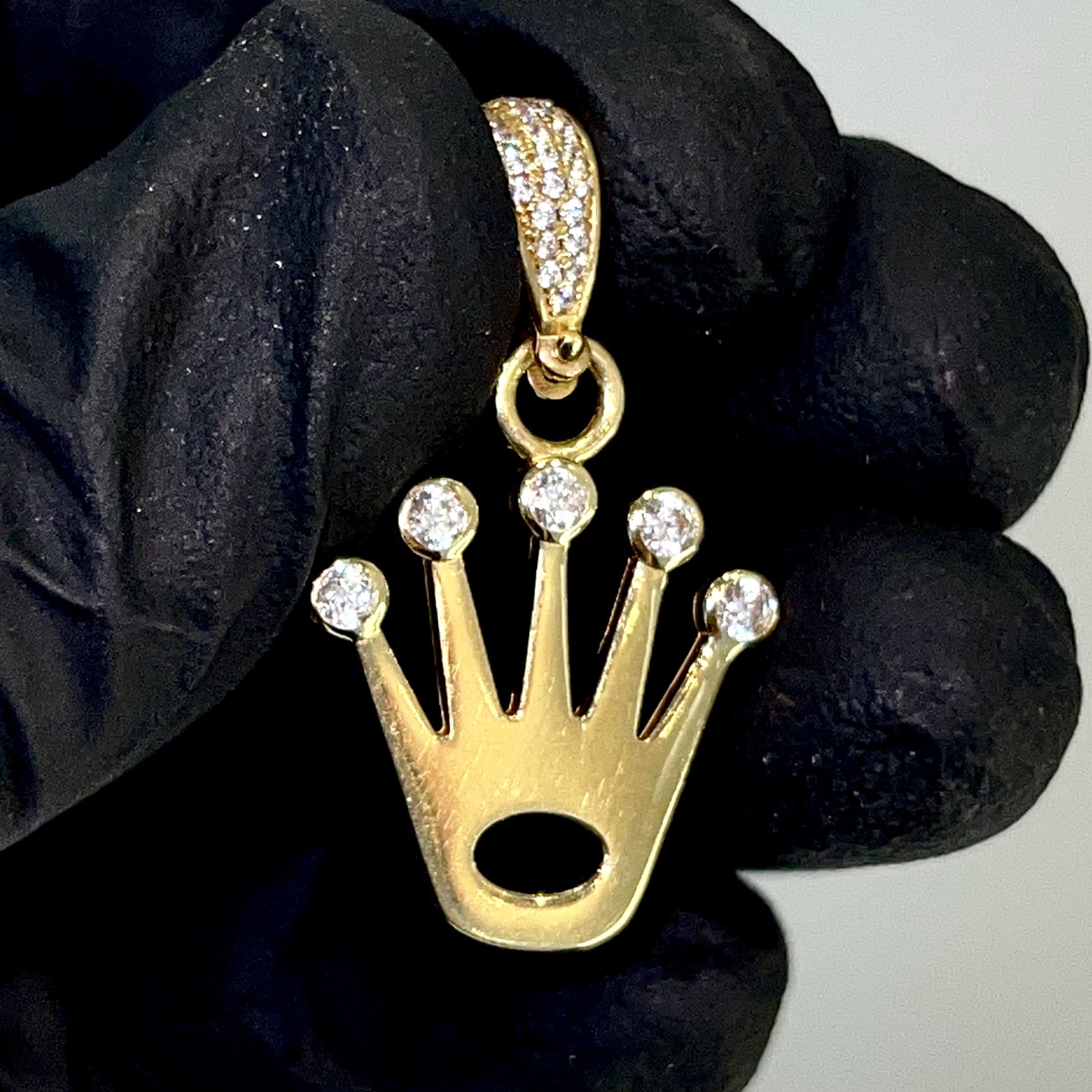 Crown Pendant - 18 Carat Gold - 284