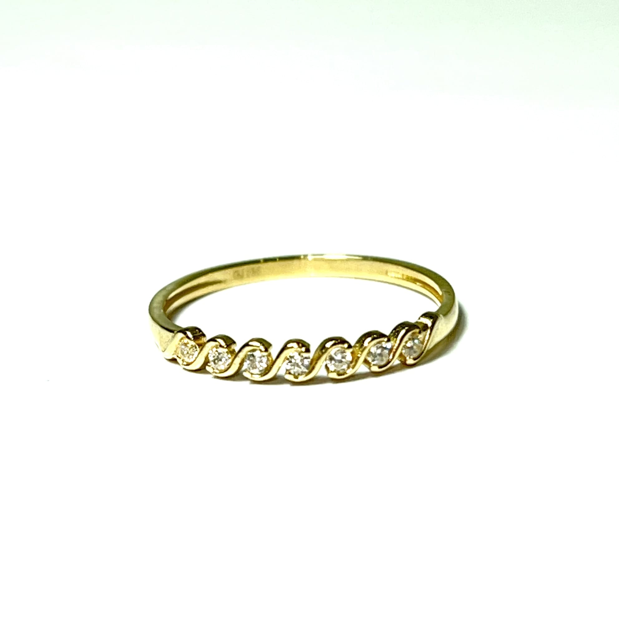 Ladies Ring - 14 Carat Gold - 406