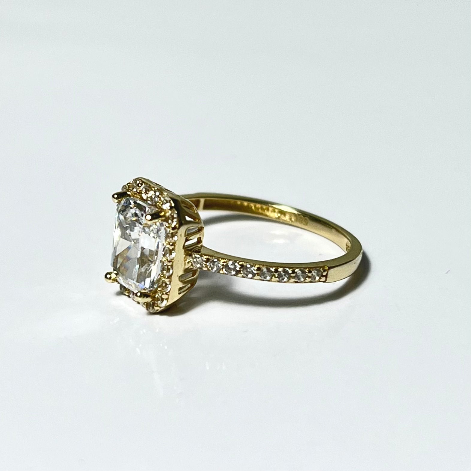 Baguette Ladies Ring - 14 Carat Gold - 405