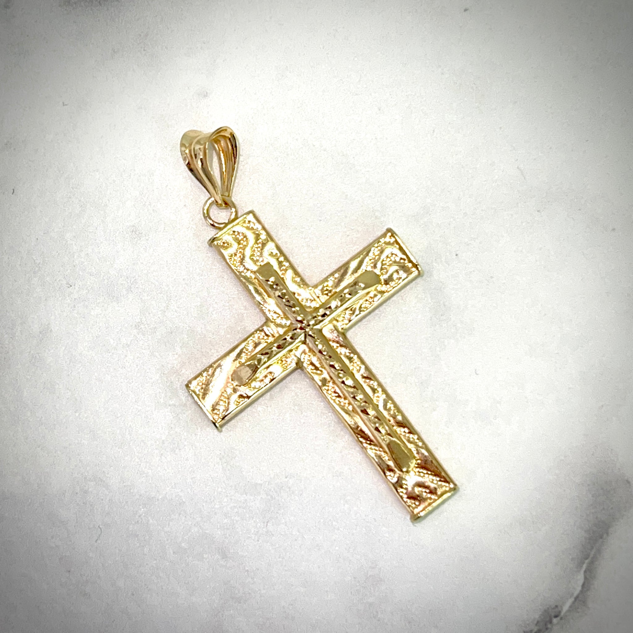 Cross Pendant Diamond Cut - 18 carat gold