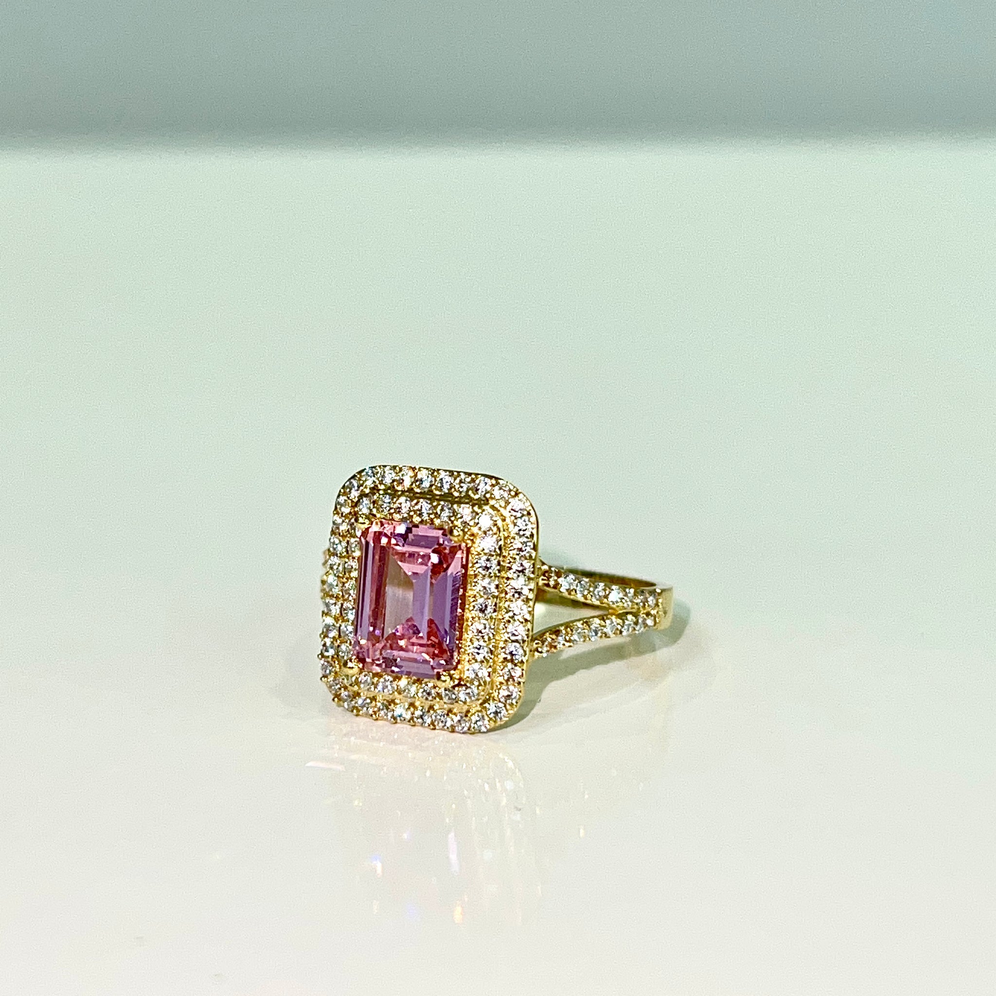 Pink Baguette Ladies Ring - 18 carat gold