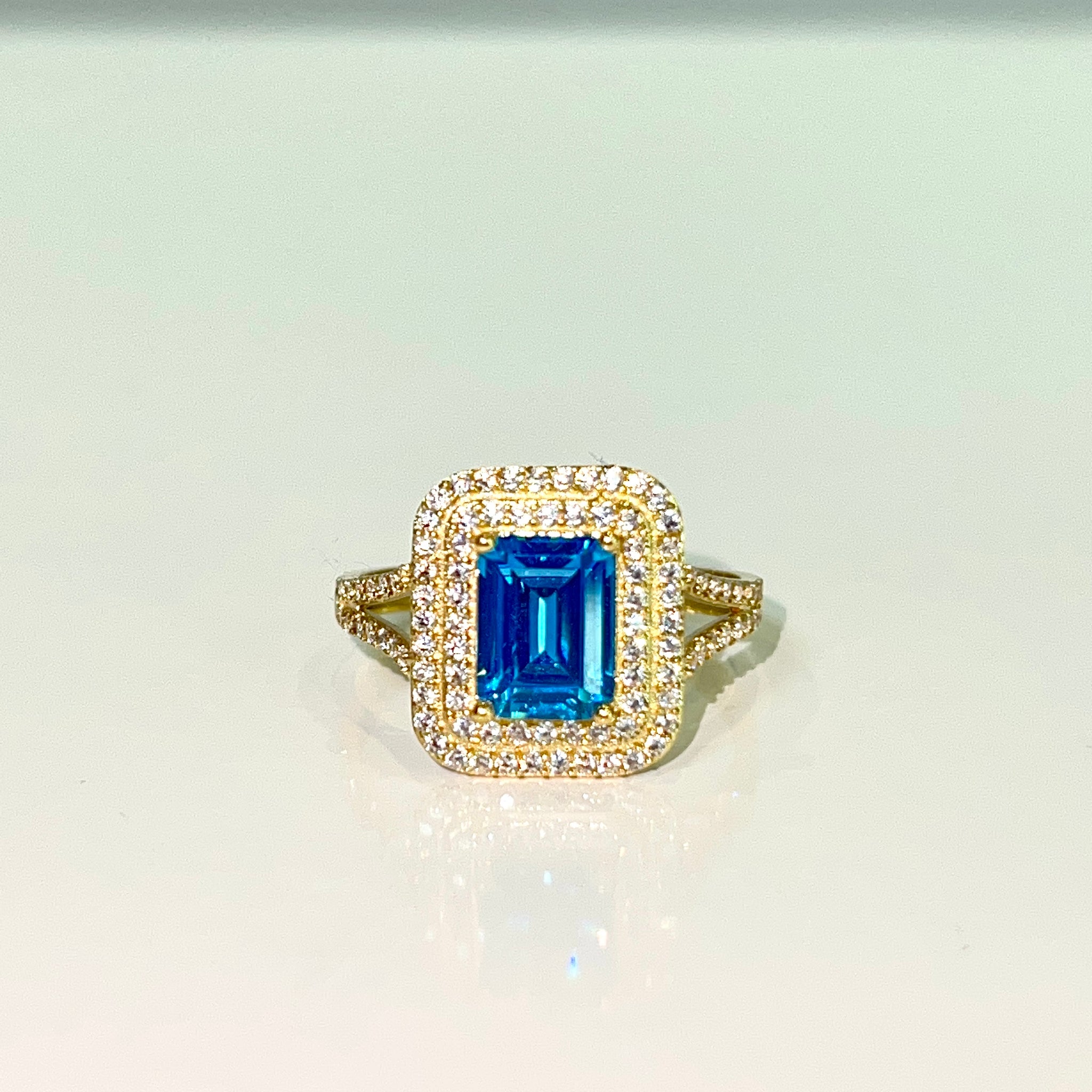 Turquoise Baguette Ladies Ring - 18 carat gold
