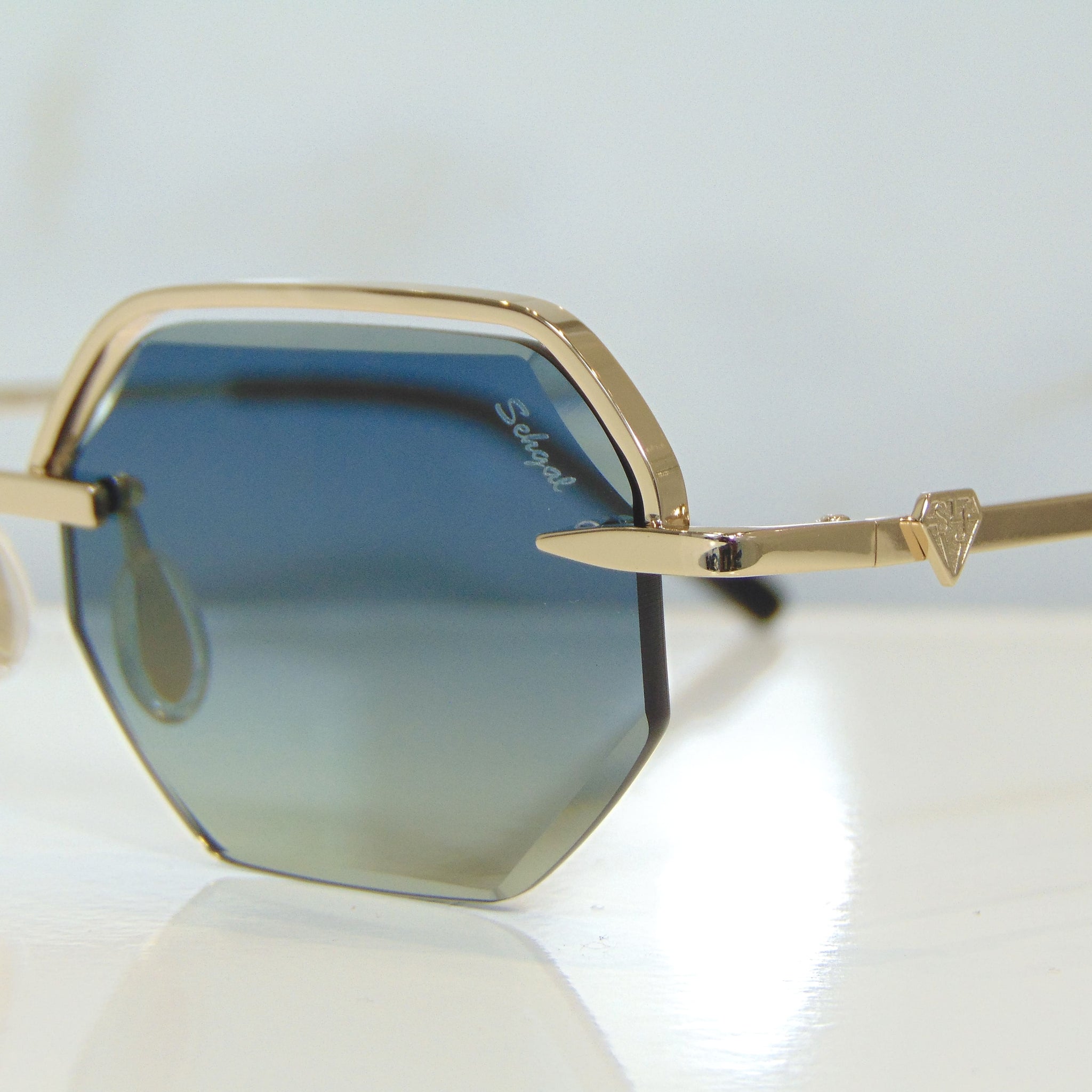 Elite Glasses - 18 Carat Gold plated | Polished Diamond Cuts | Blue to Beige