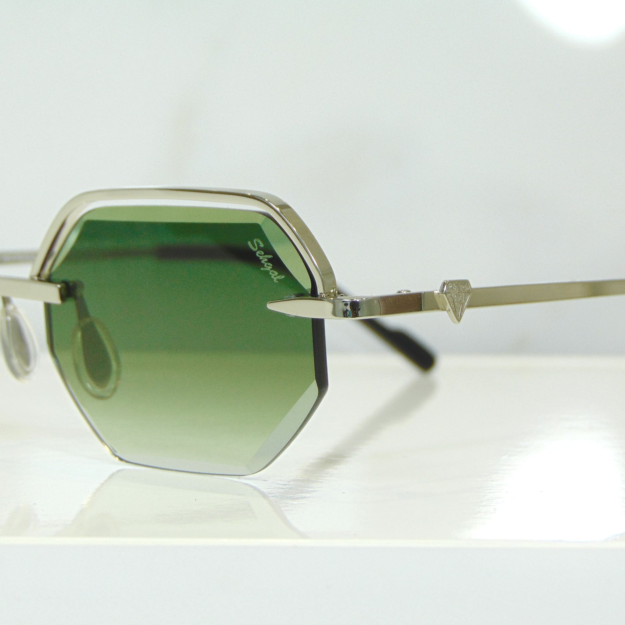 Elite Glasses - 18 Carat Whitegold plated | Polished Diamond Cuts | Emarald Green