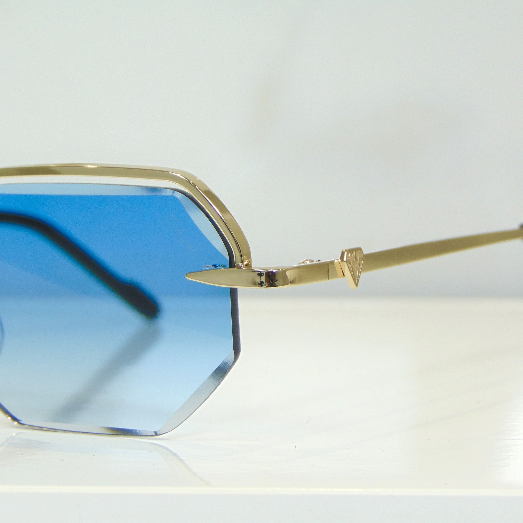 Elite Glasses - 18 Carat Gold plated | Polished Diamond Cuts | Heavenly Blue