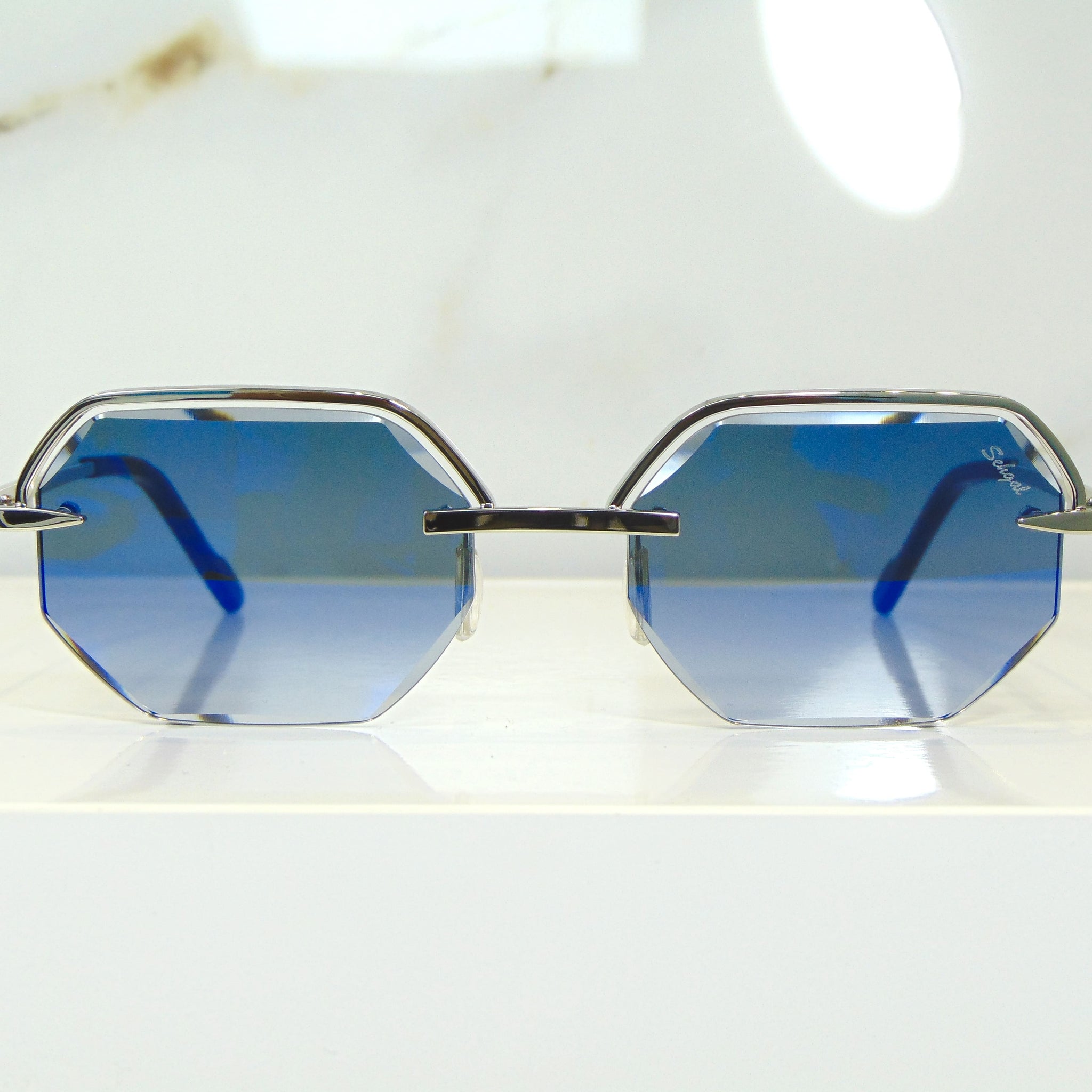 Elite Glasses - 18 Carat Whitegold plated | Polished Diamond Cuts | Magical Blue