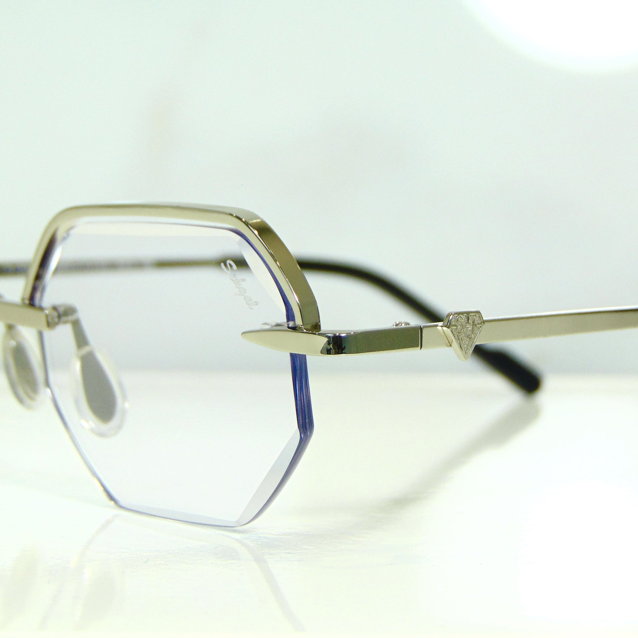 Elite Glasses - 18 Carat Whitegold plated | Polished Diamond Cuts | Classy Transparent