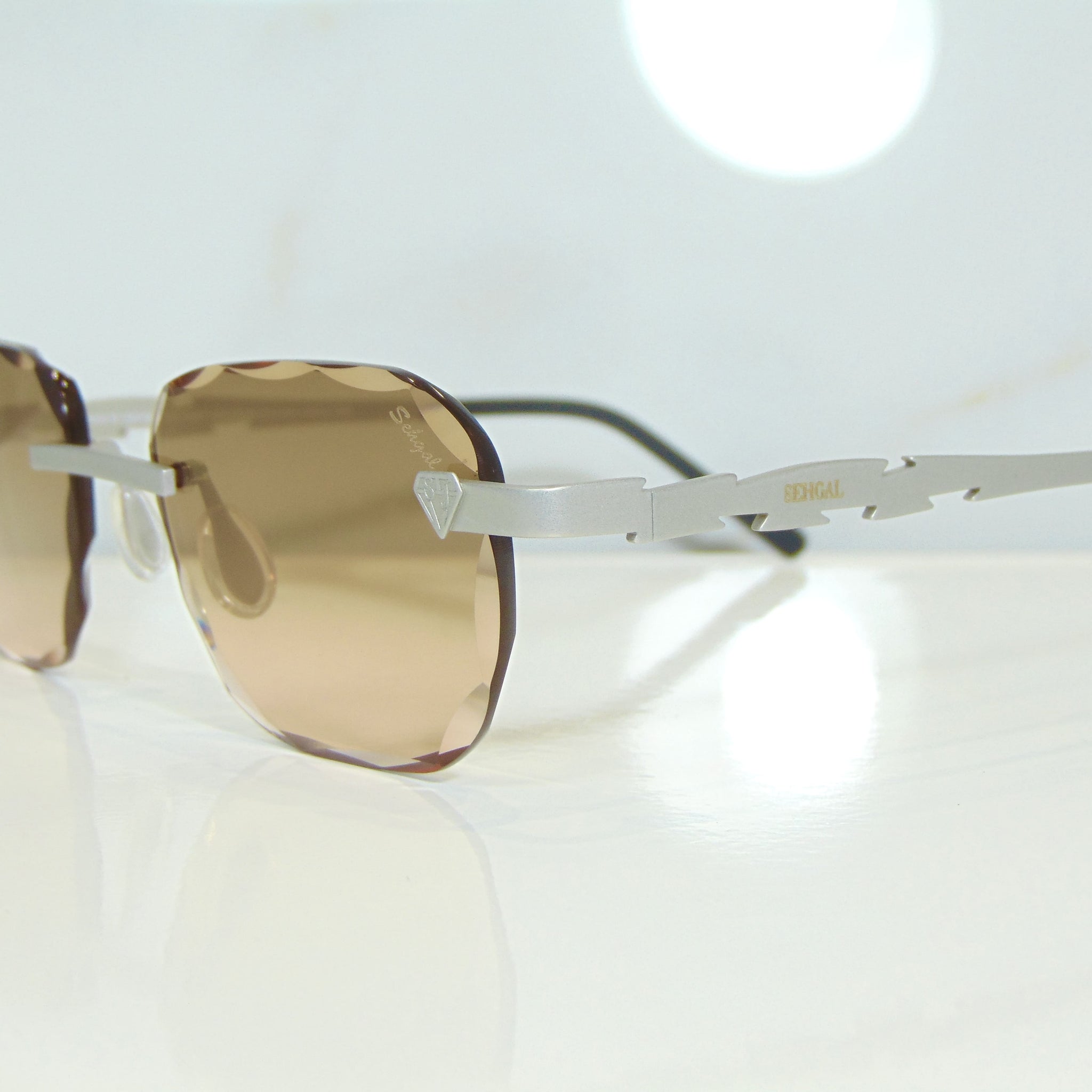 Blade Glasses - 18 Carat Whitegold plated | Polished Diamond Cuts | Brown Ruby