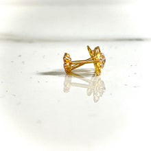Flower Accent Earring - 14 carat gold EARV2