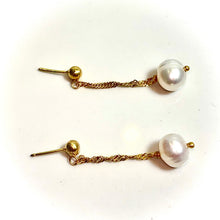 Elegant Pearl Stud Earring - 14 carat gold EARV2