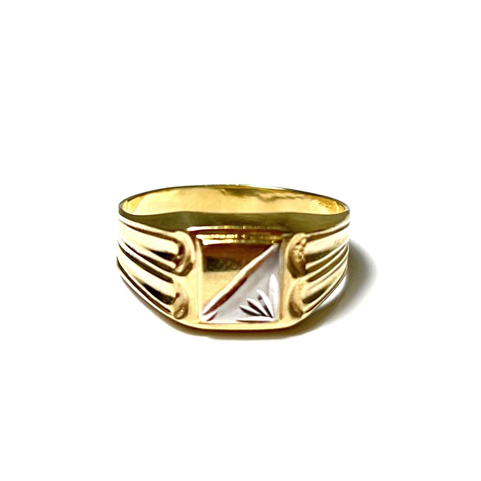 Gents Ring - 14 Carat Gold - 383