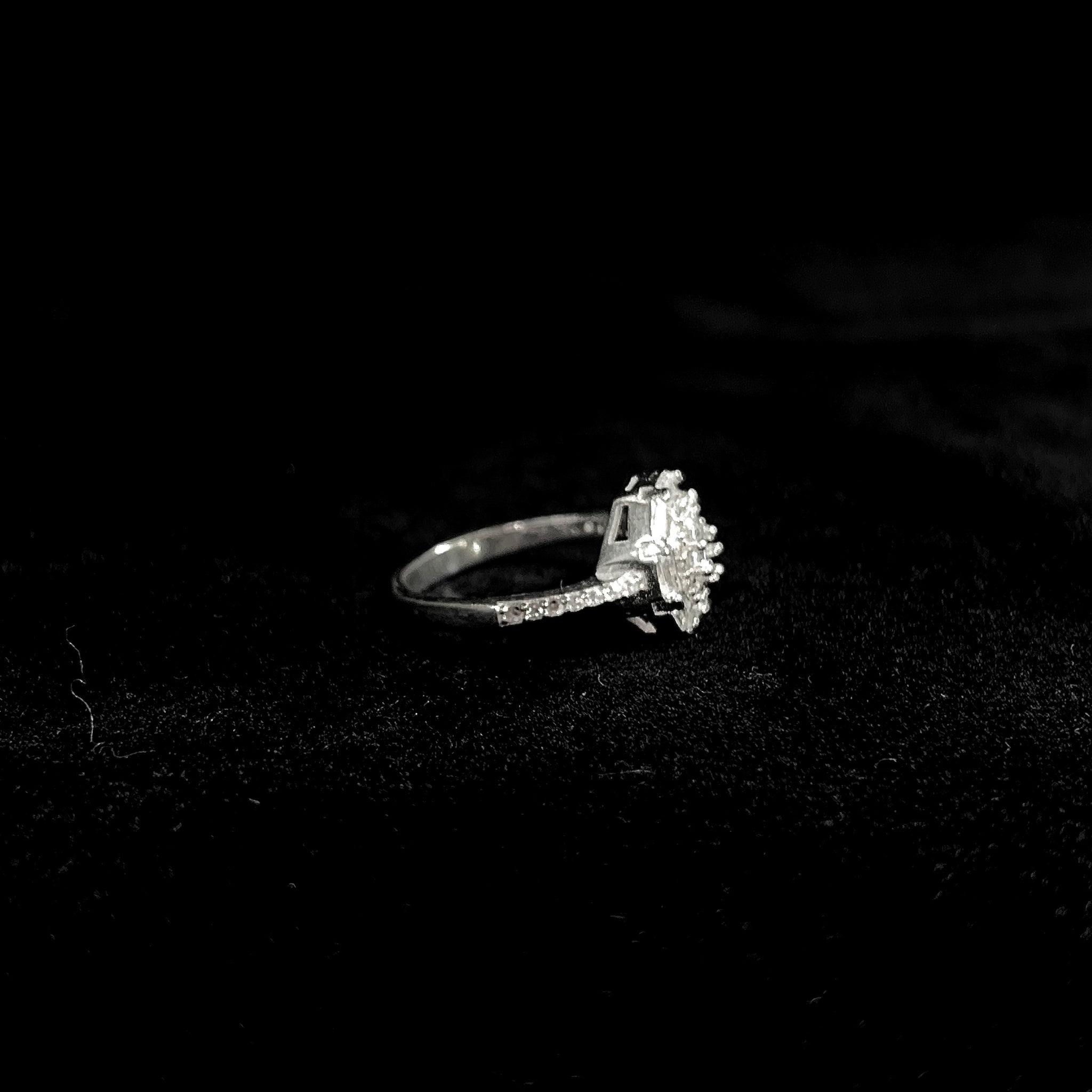 Halo of Light Ladies Ring - Silver 925