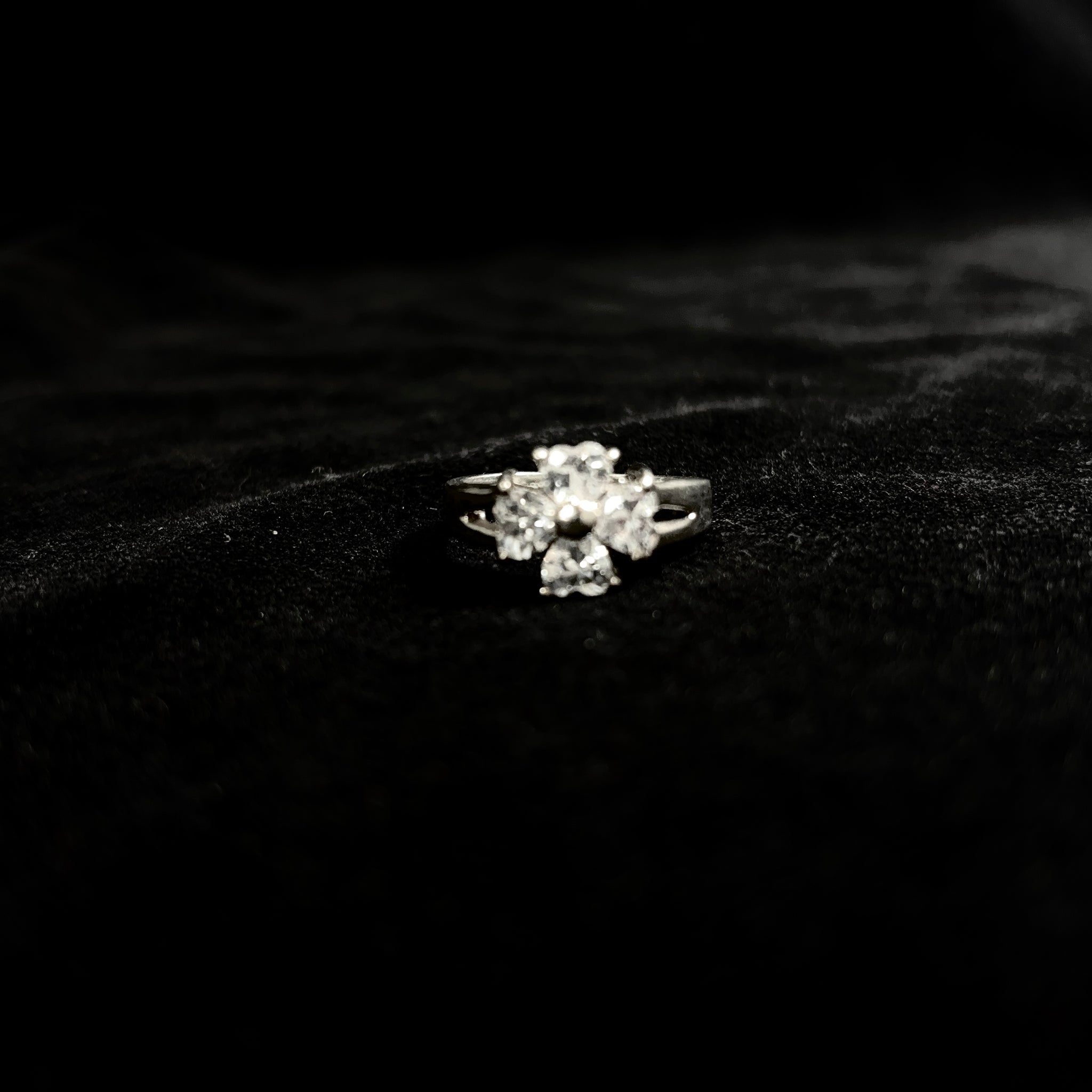 Solitaire Sparkle Ring - Silver 925