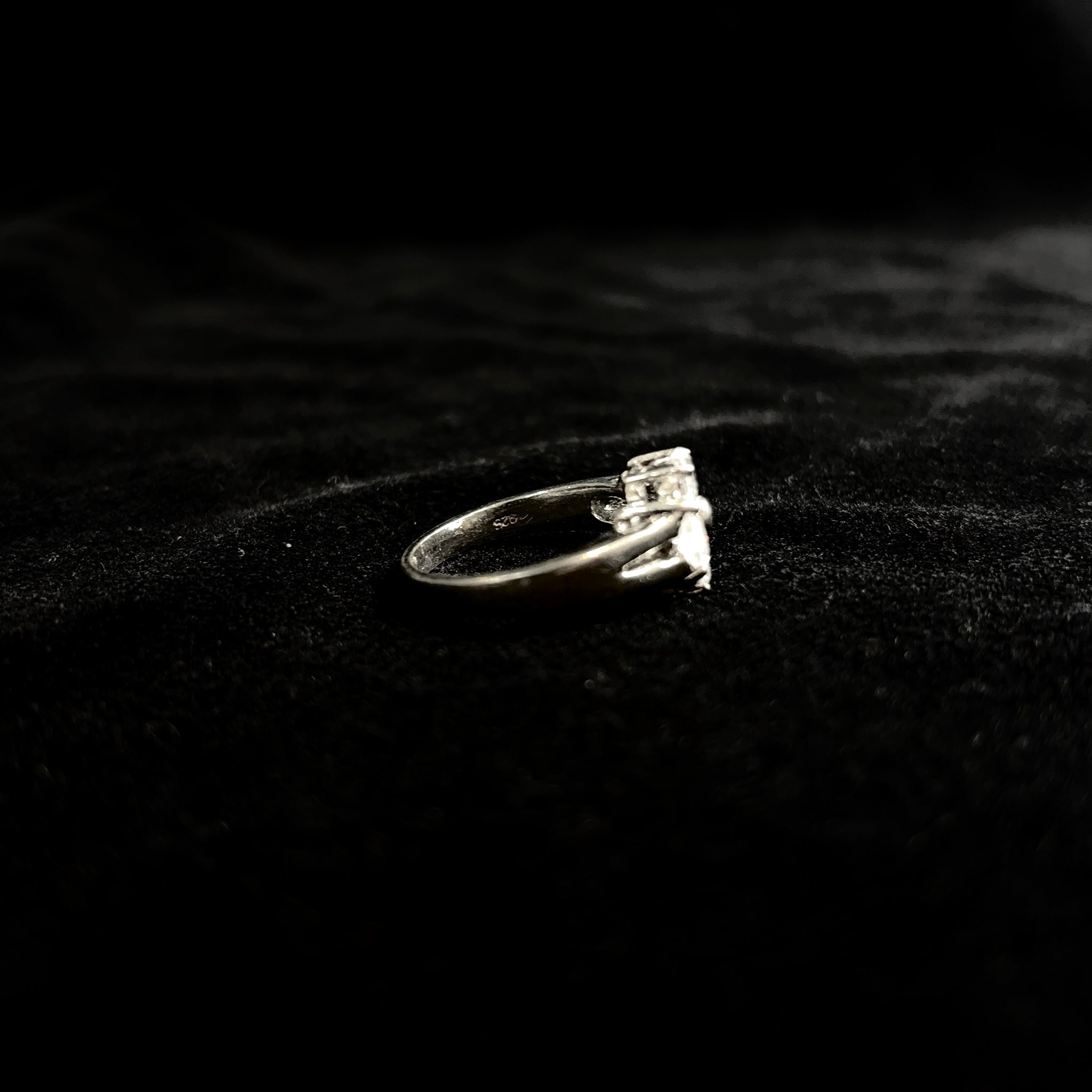 Solitaire Sparkle Ring - Silver 925