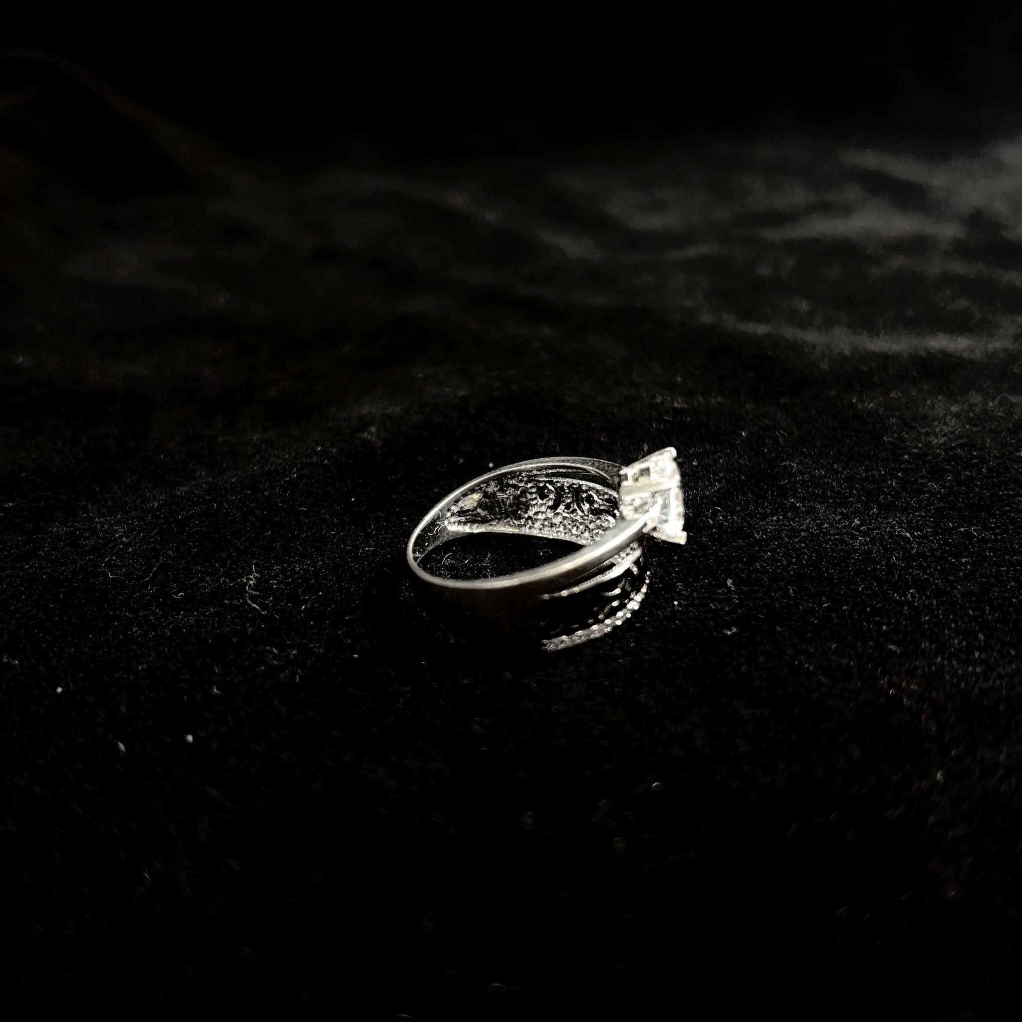 Silver Spark Ladies Ring - Silver 925