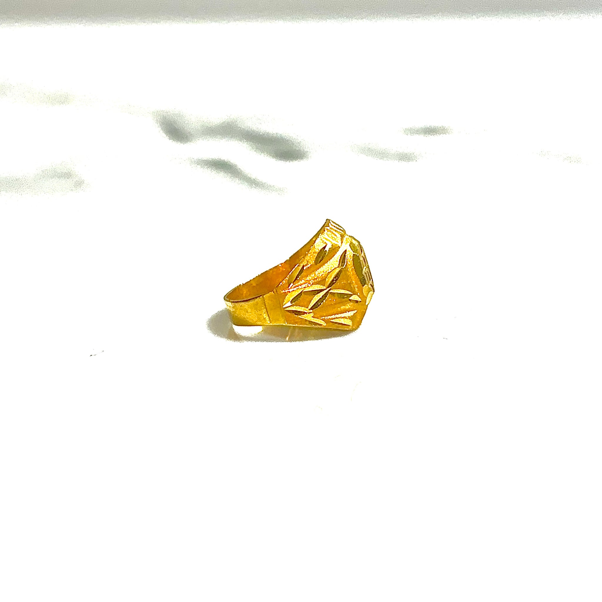 Flower Child Ring - 18 carat gold