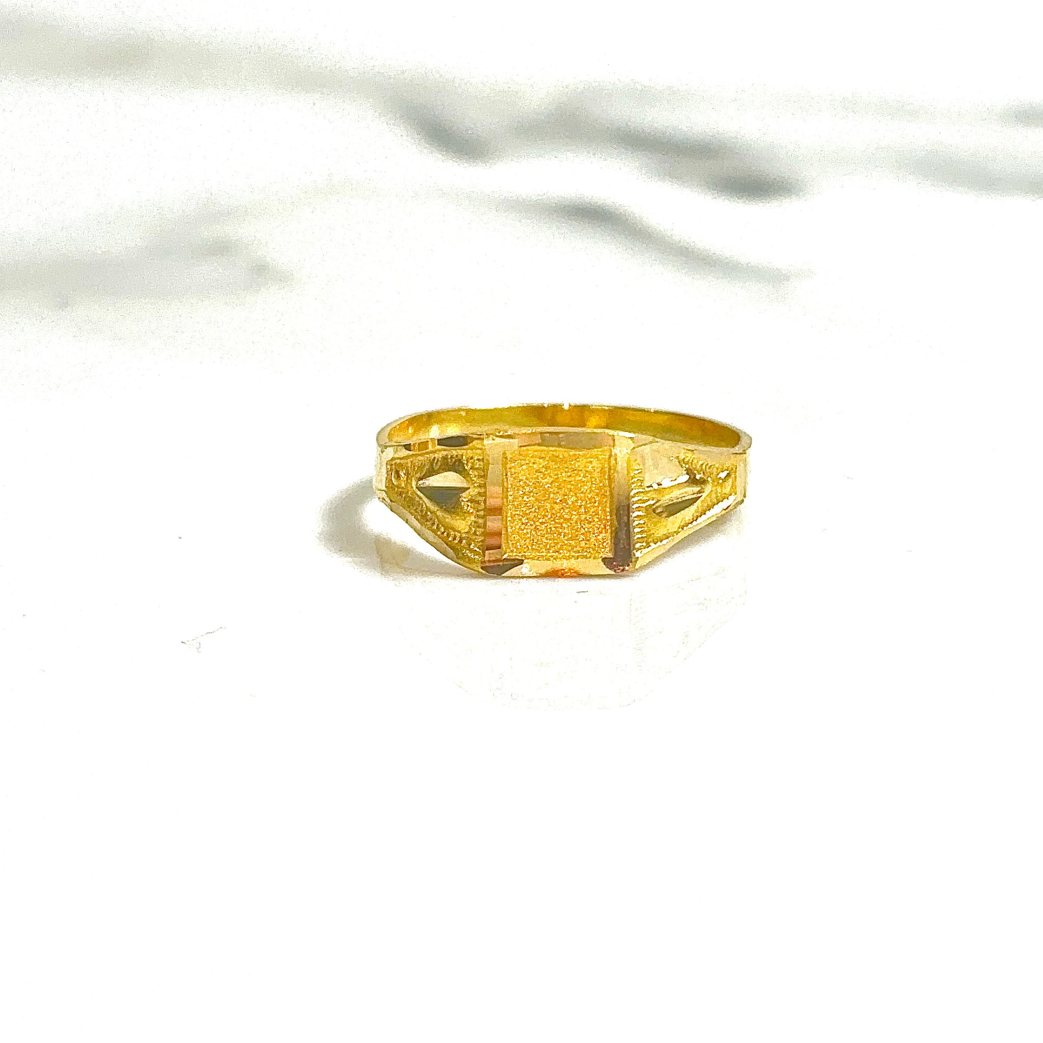 Squared Child Ring - 18 carat gold