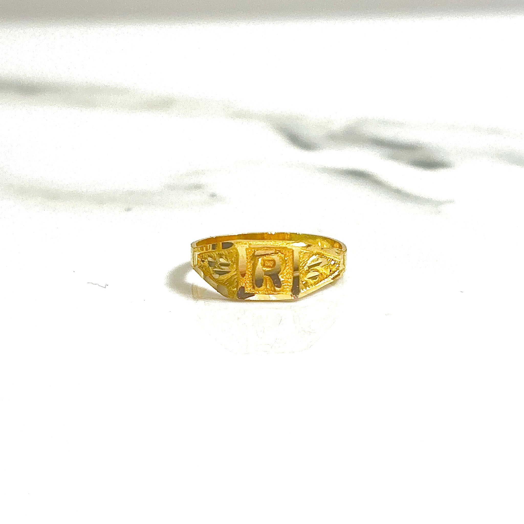 Golden R Child Ring - 18 carat gold