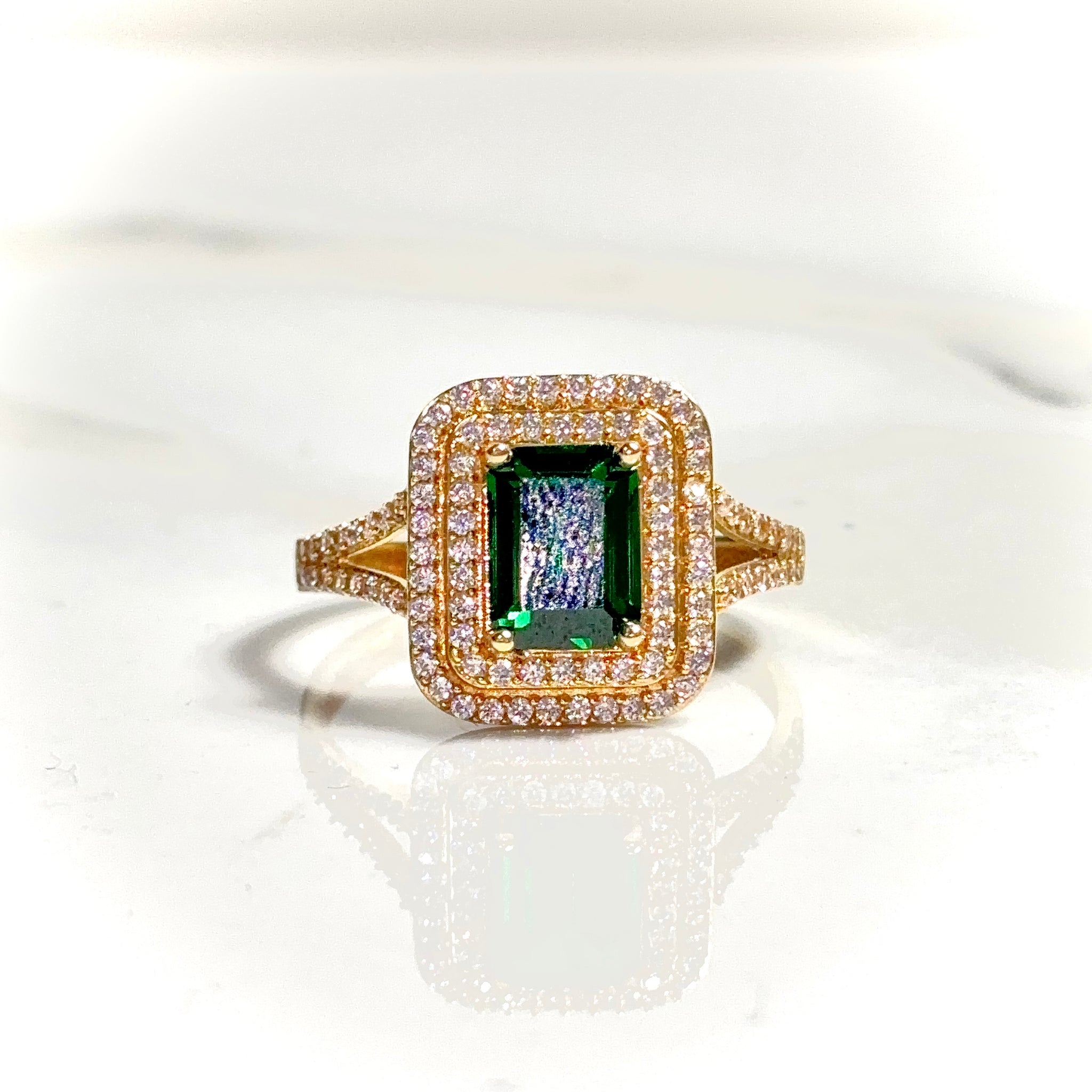 Emerald Ring - 18 carat gold