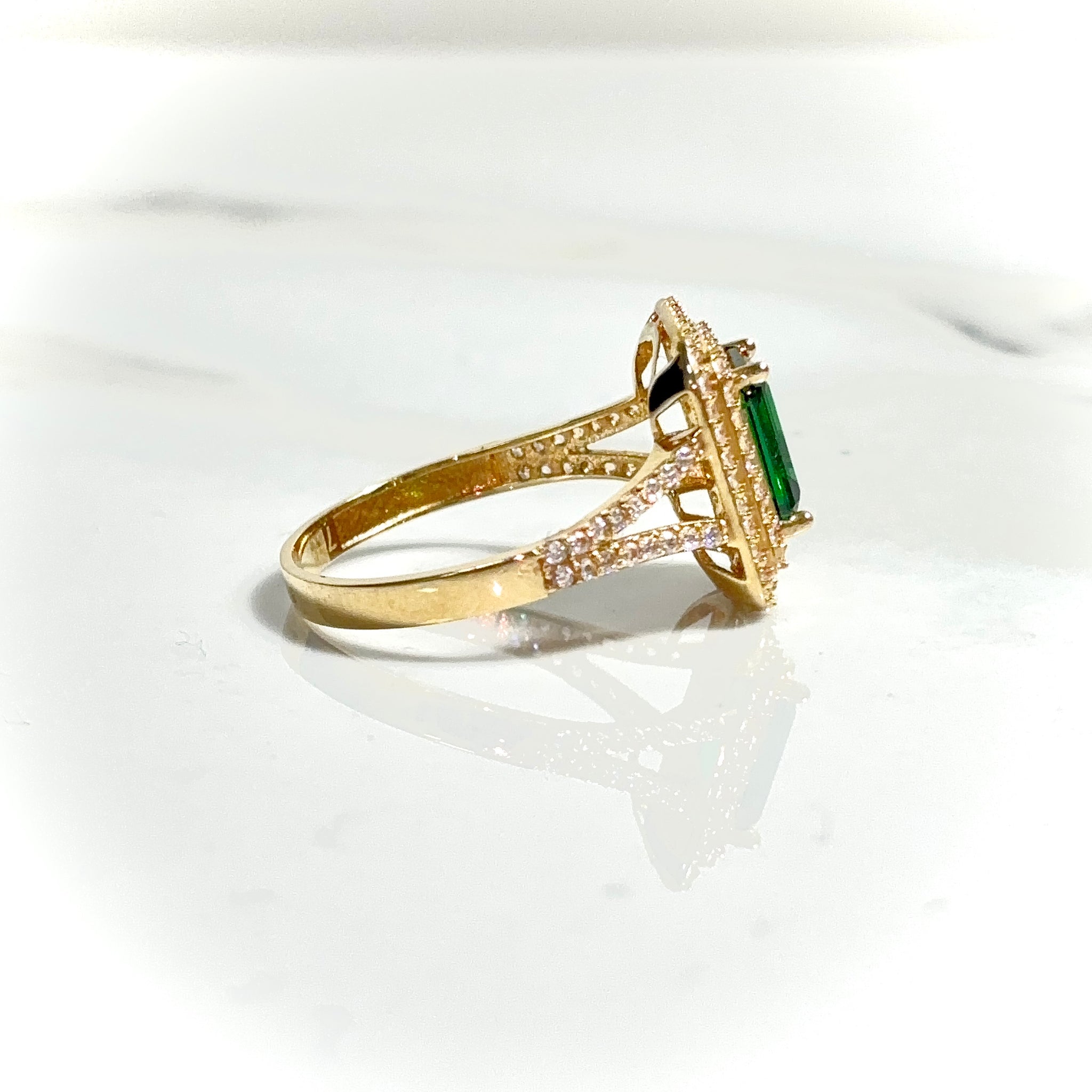 Emerald Ring - 18 carat gold