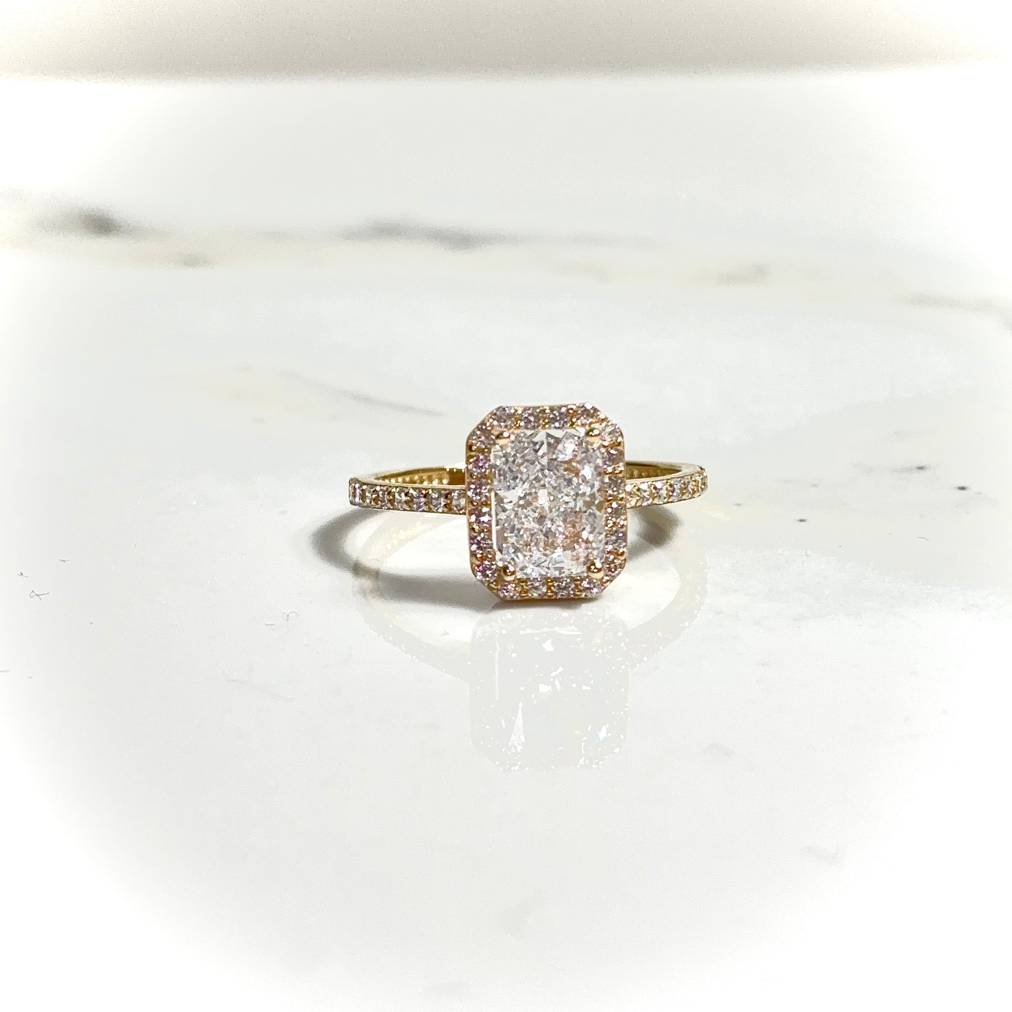 Golden Emerald Ring - 14 carat gold