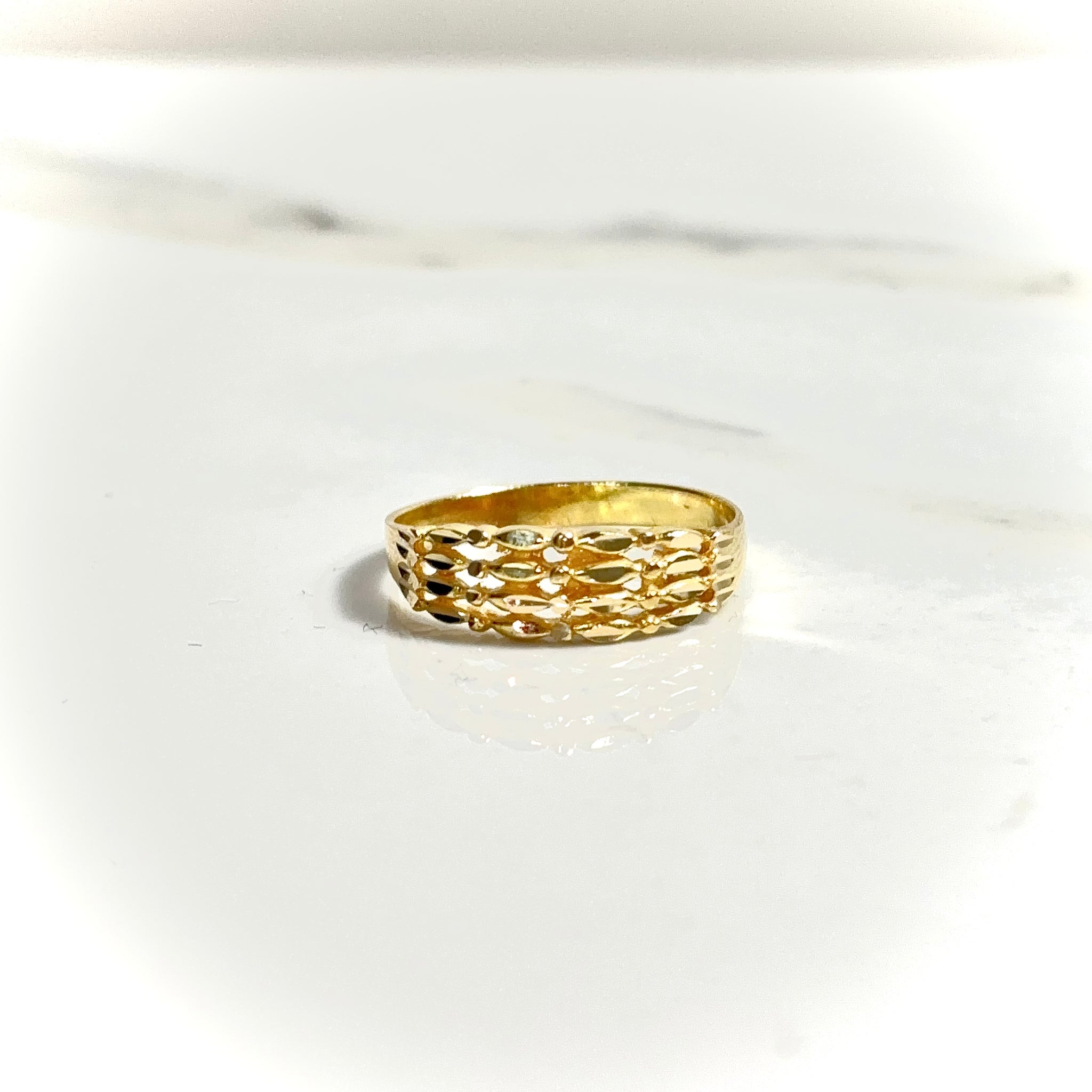 Golden Shiny Ring - 14 carat gold