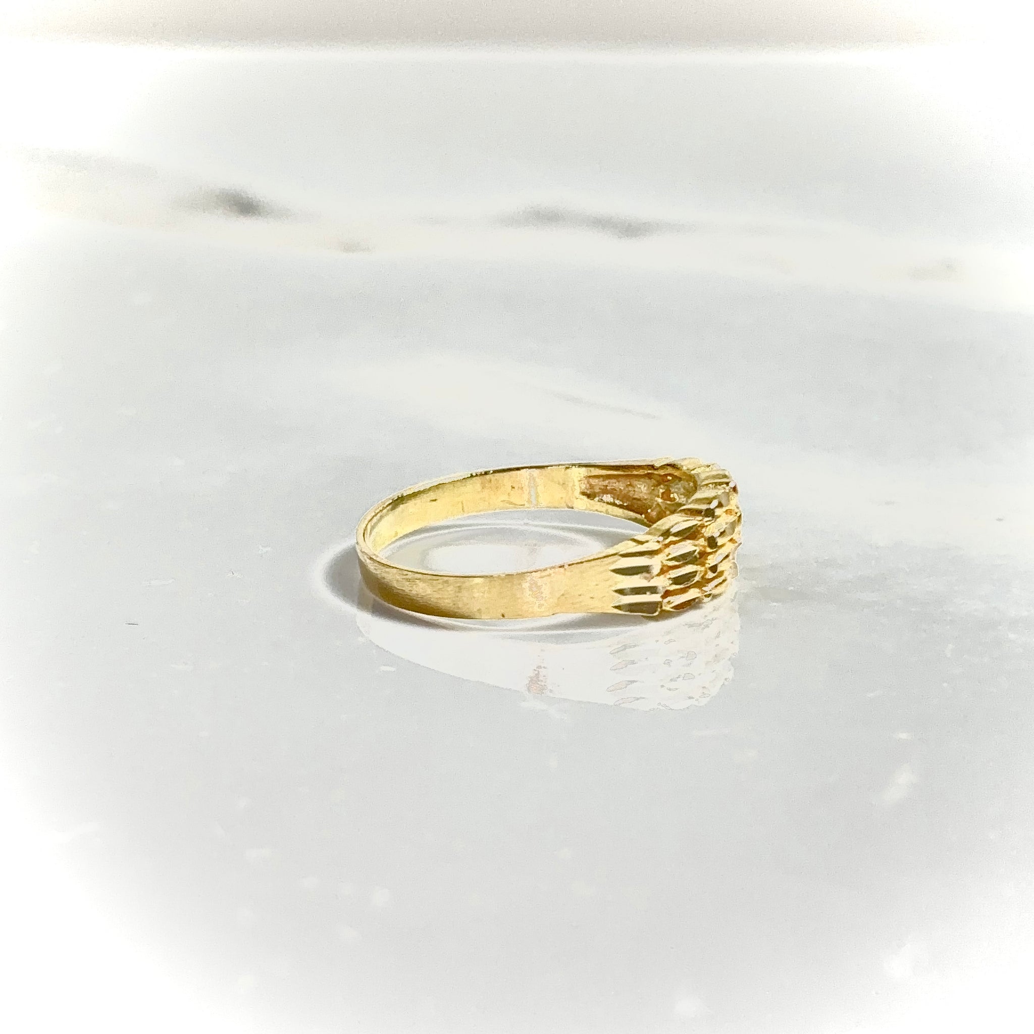 Golden Shiny Ring - 14 carat gold