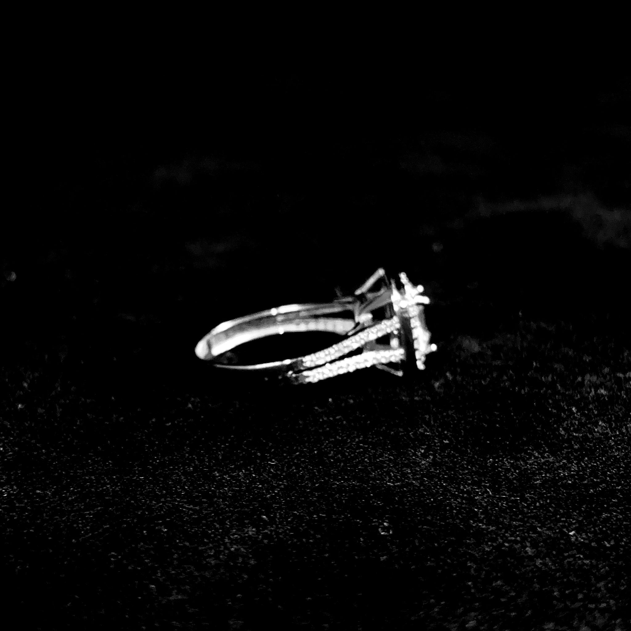 Square Elegance Ring - 14 carat gold