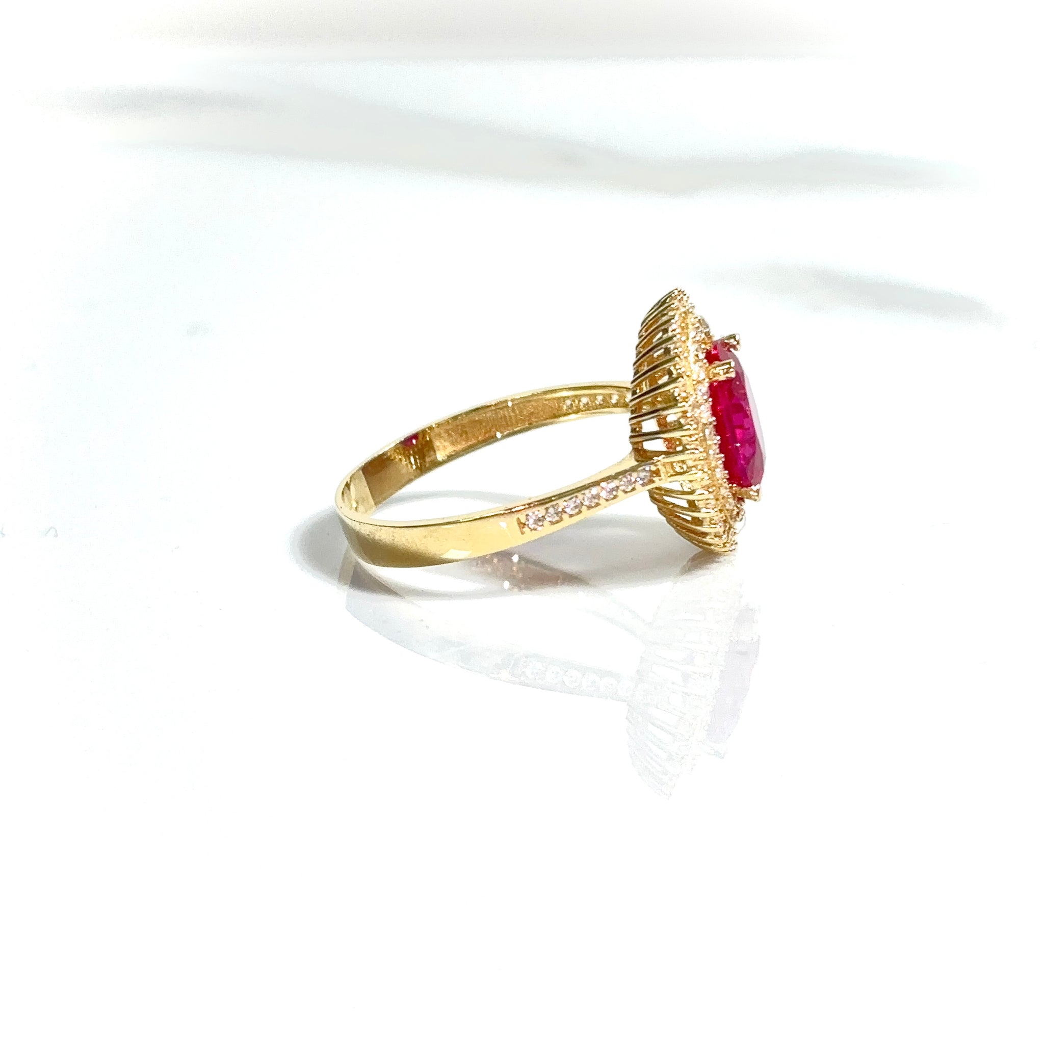 Golden Emerald Ring - 18 carat gold