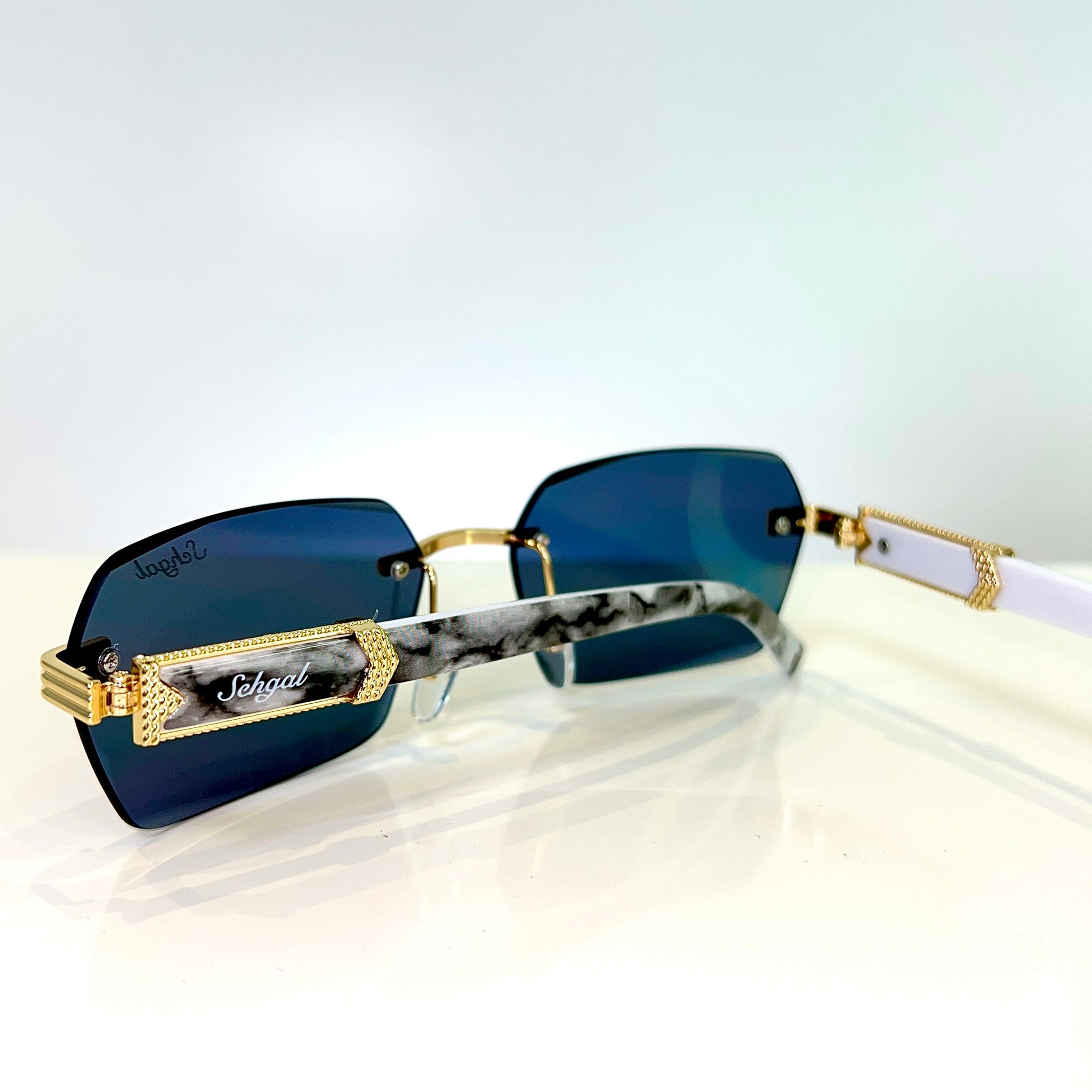 Marblecut Glasses - 14 carat gold plated - Black shade