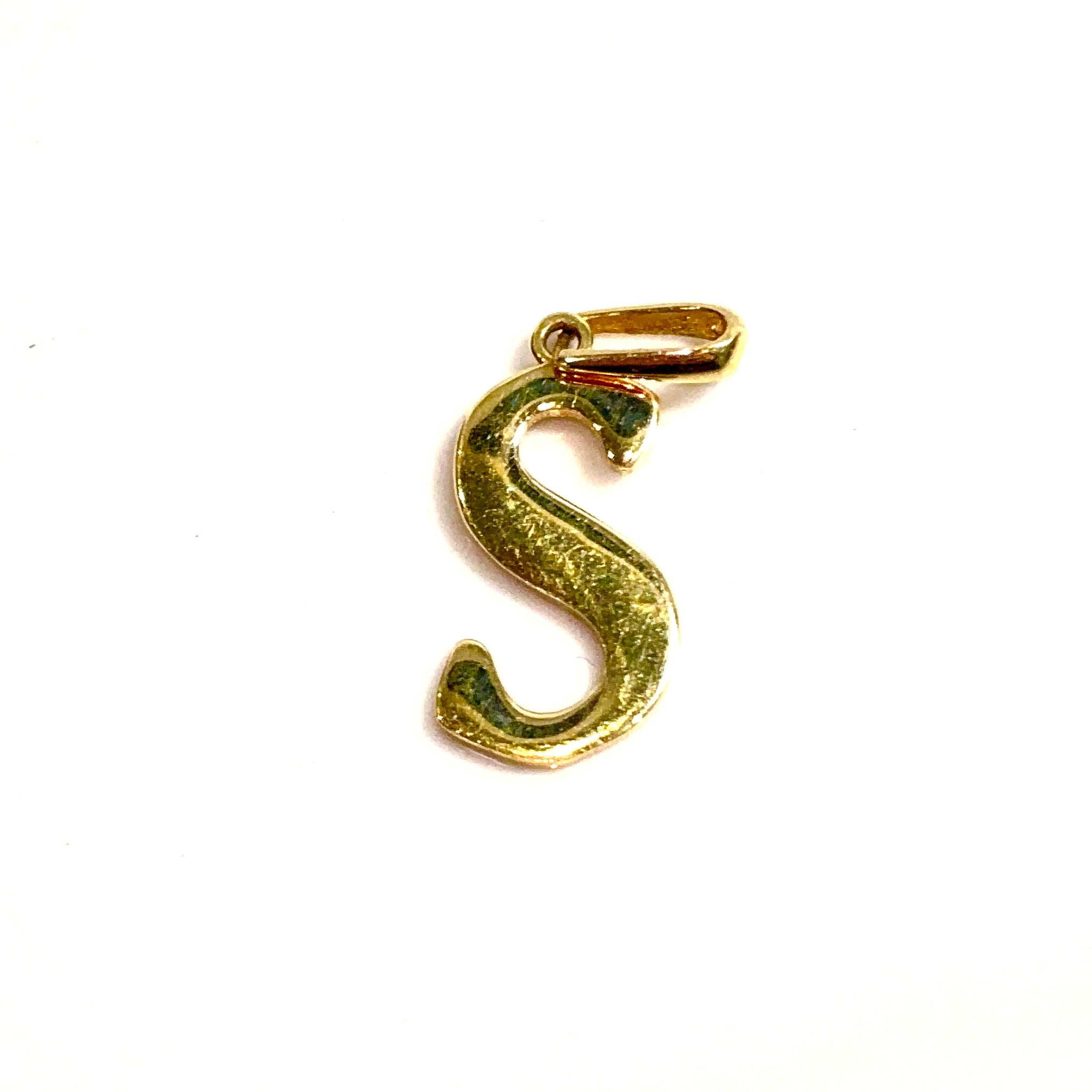 S Pendant - 14 carat gold