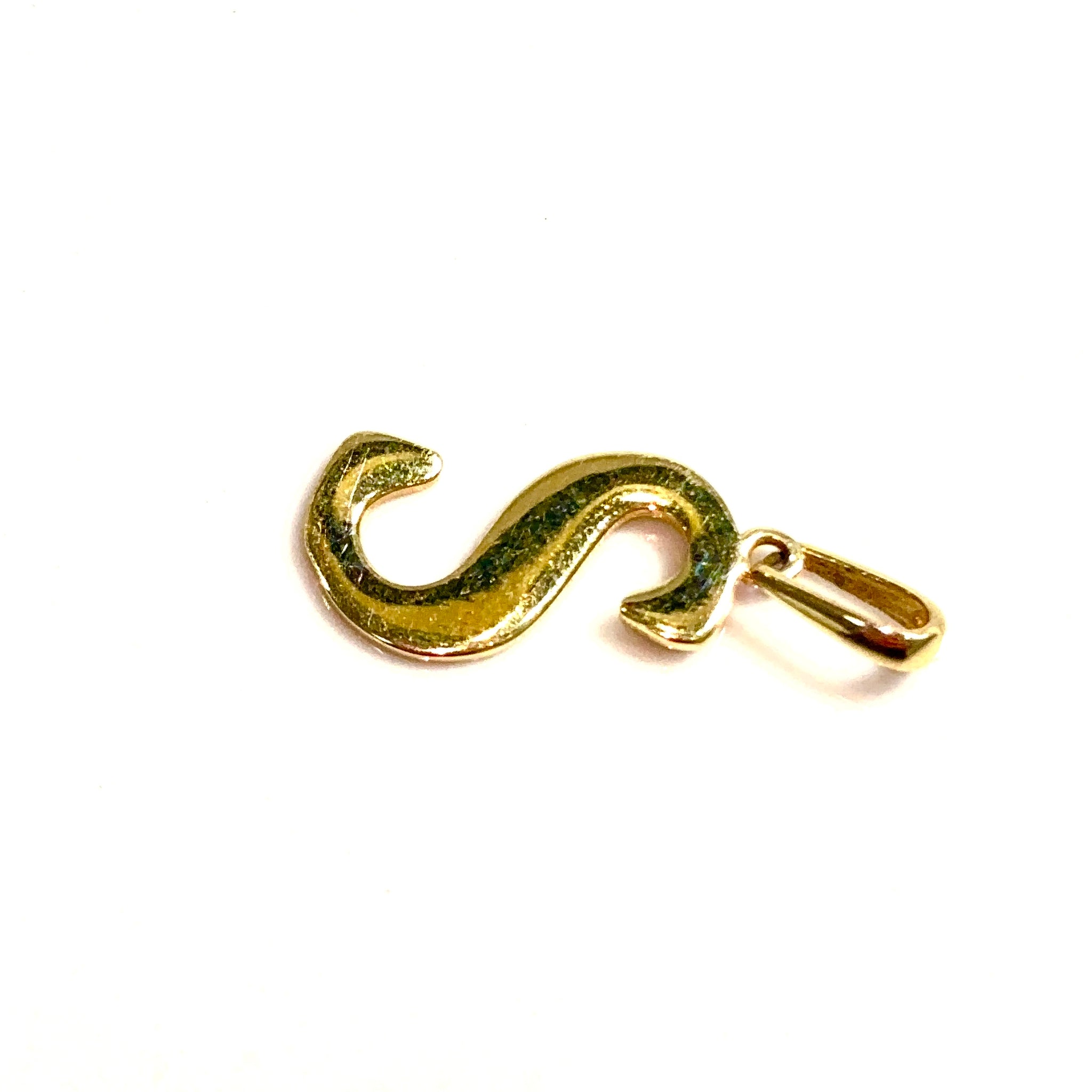 S Pendant - 14 carat gold