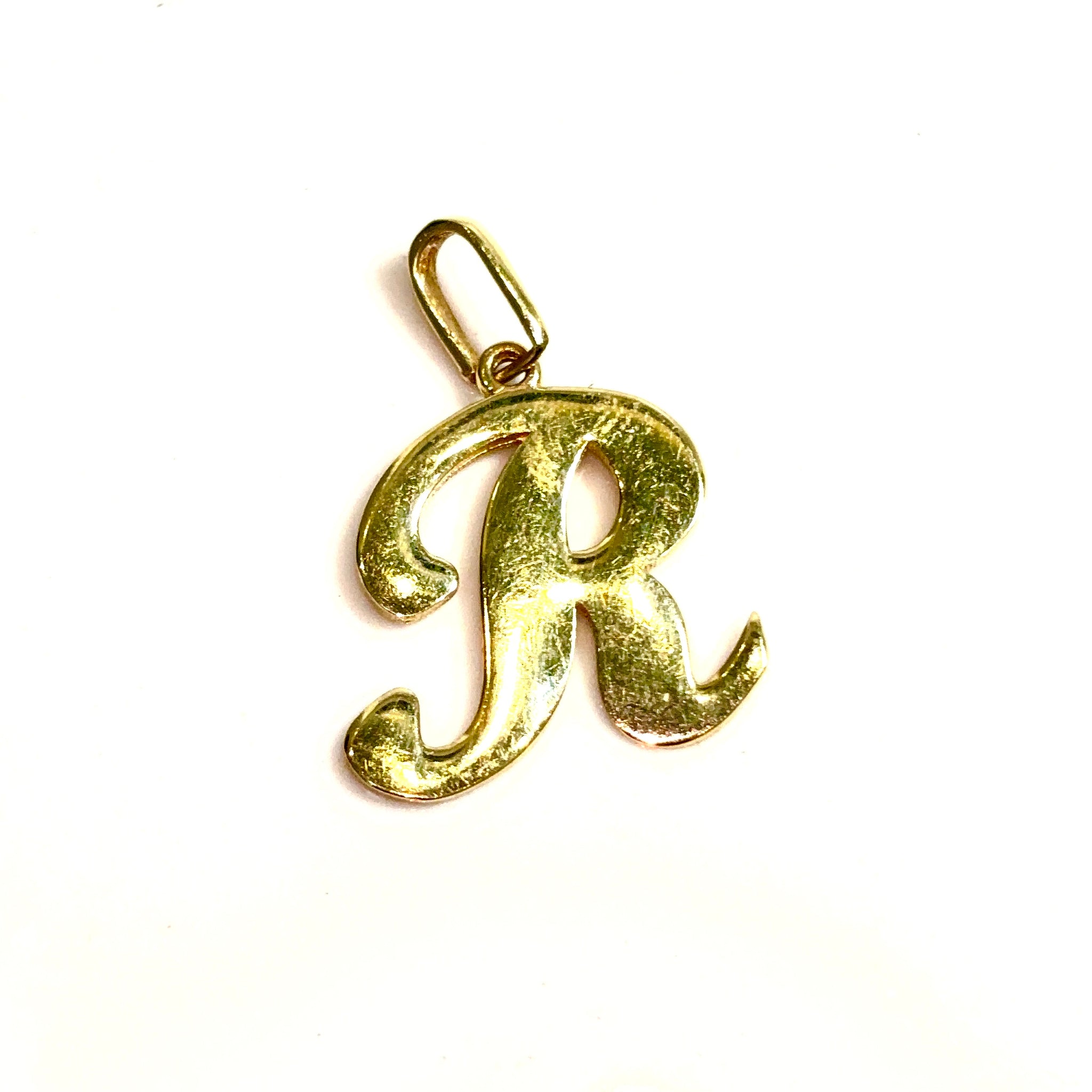 R Pendant - 14 carat gold