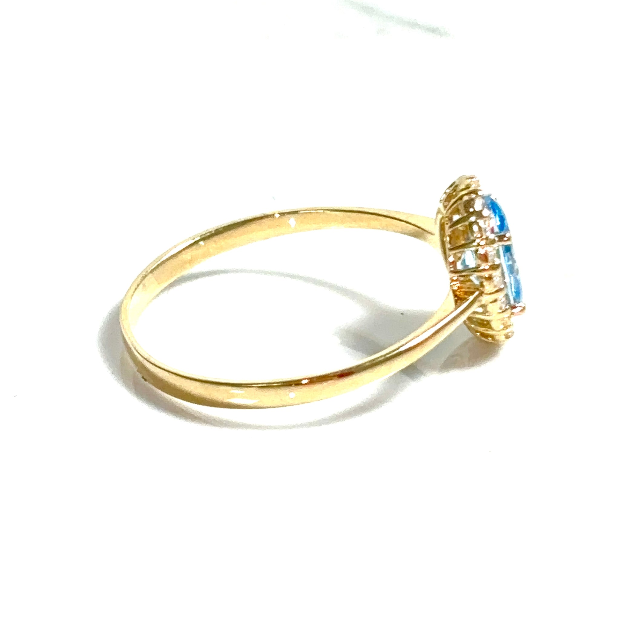 Blue Emerald Ring - 14 carat gold