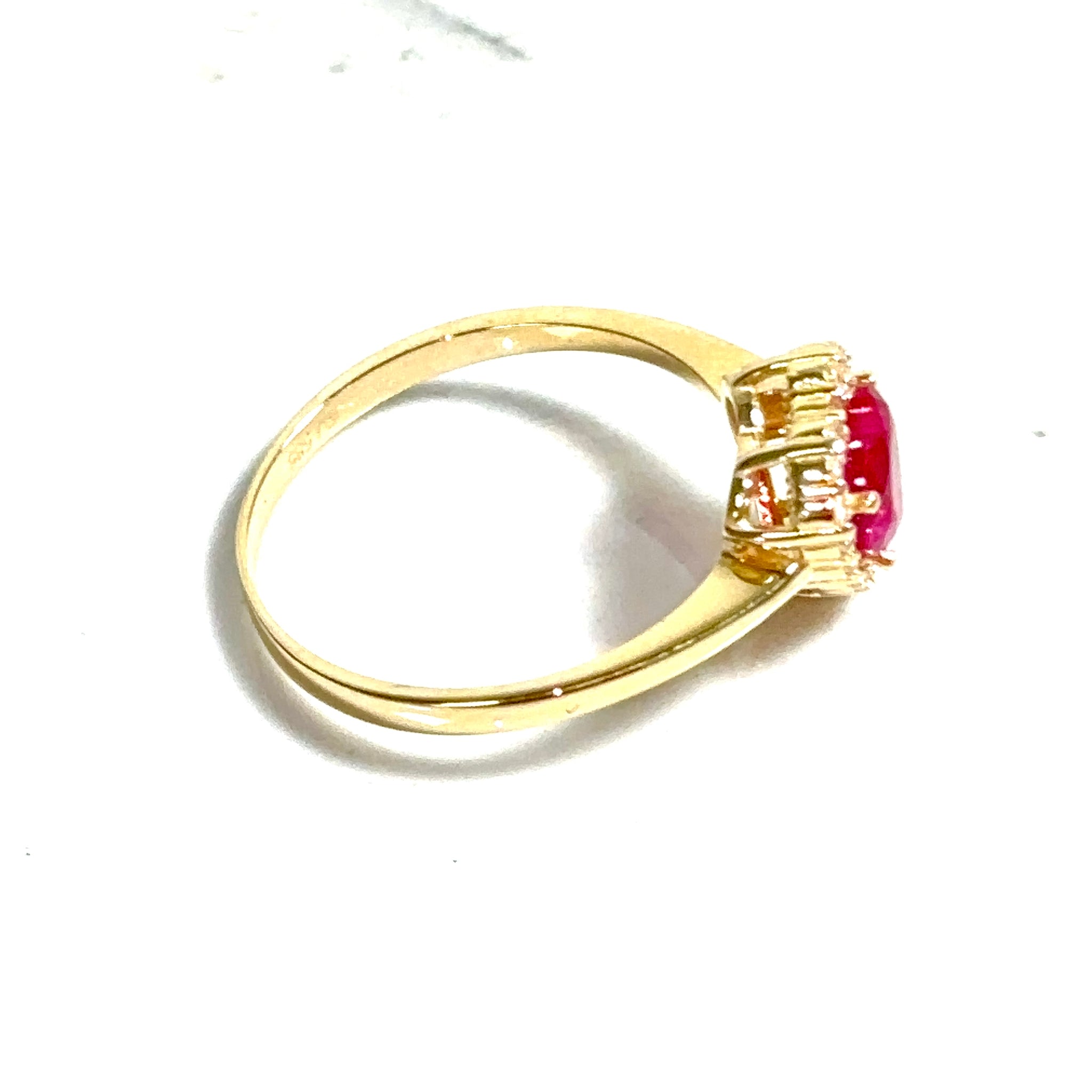Red Heart Ring - 14 carat gold