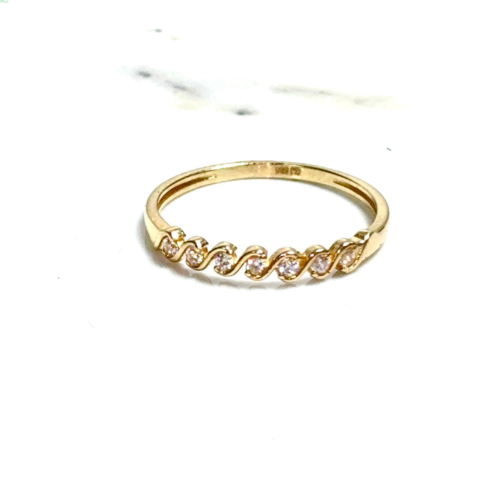 Sparks Ring - 14 carat gold
