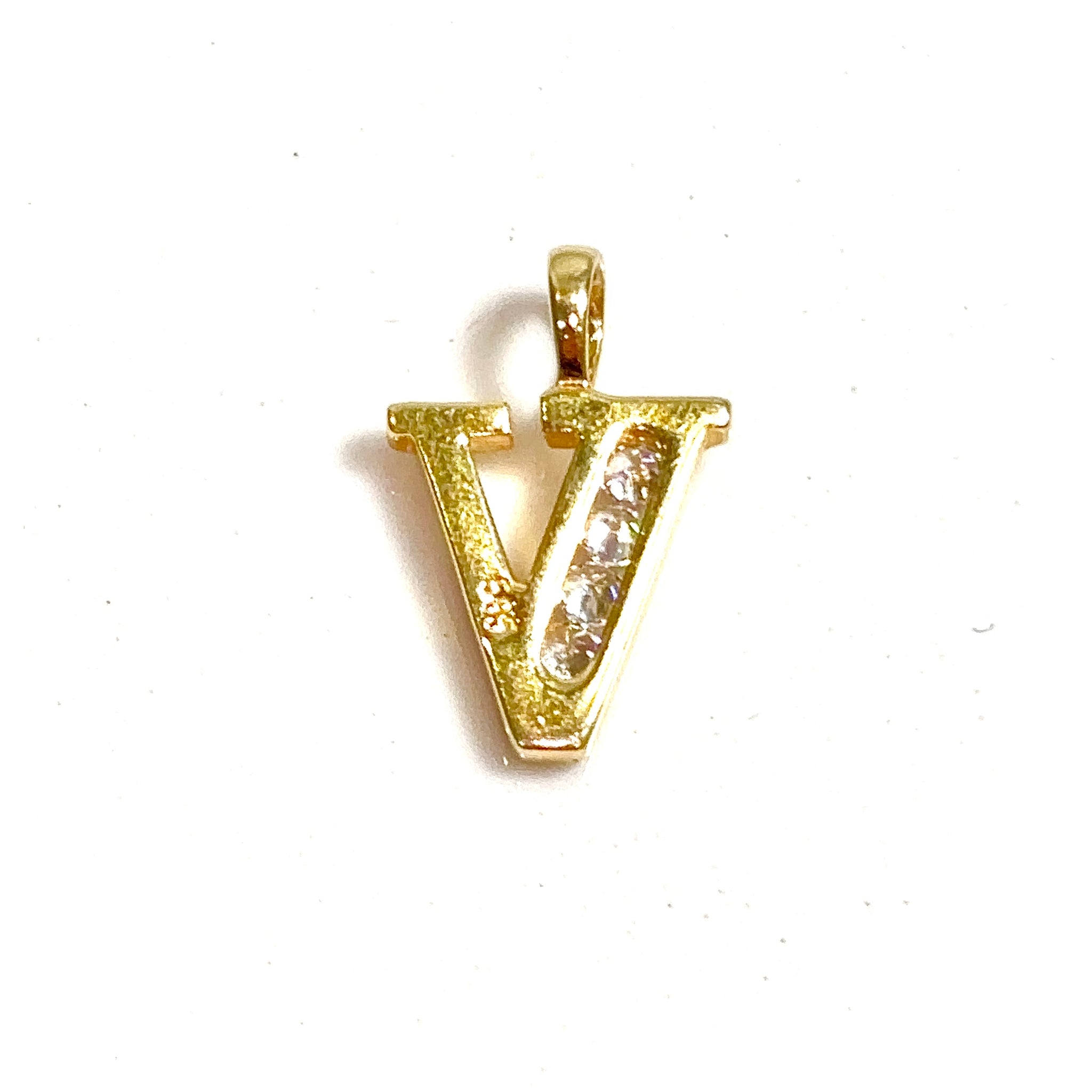 V Pendant - 14 carat gold