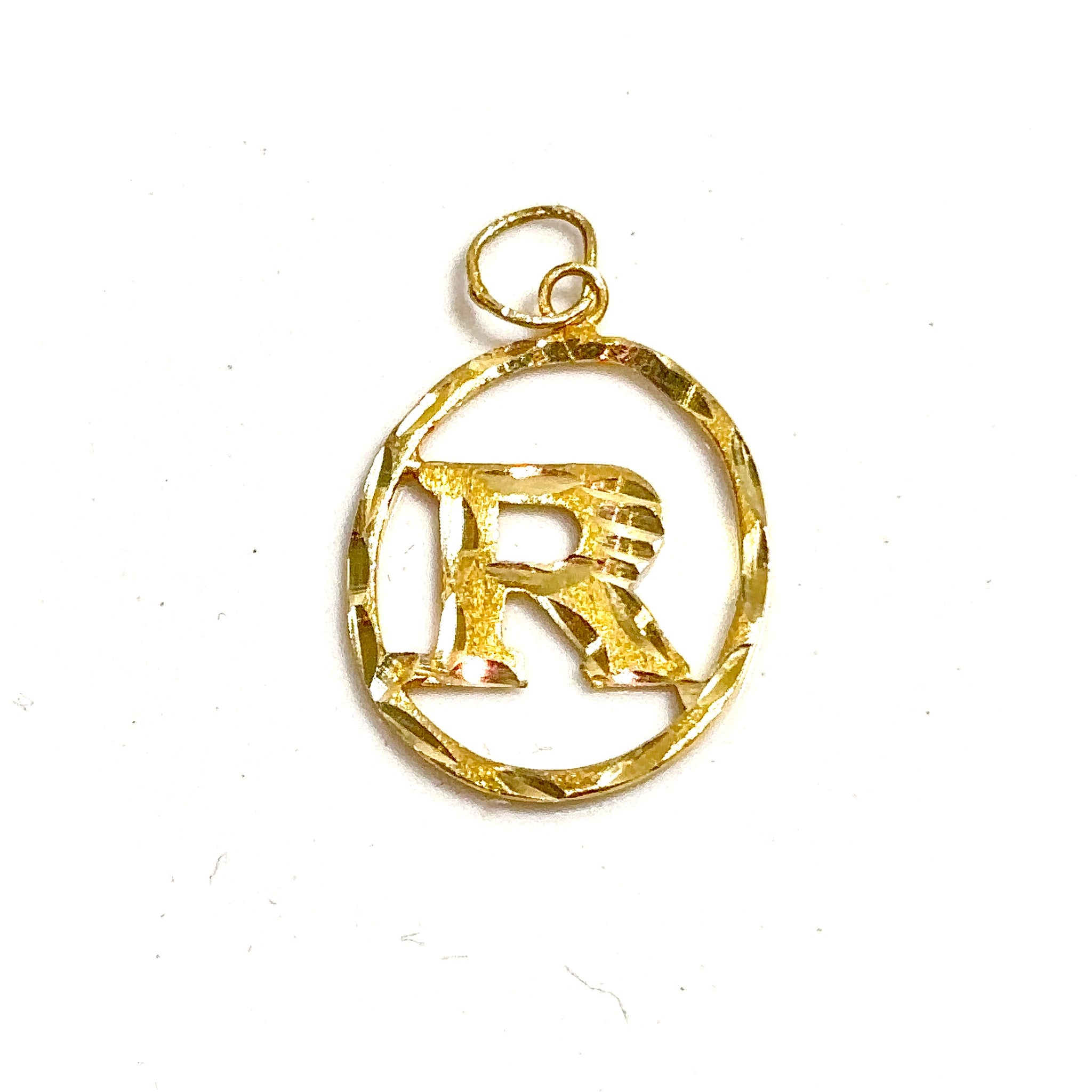 R Pendant - 14 carat gold