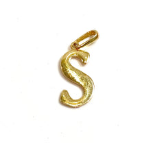 S Pendant - 14 carat gold