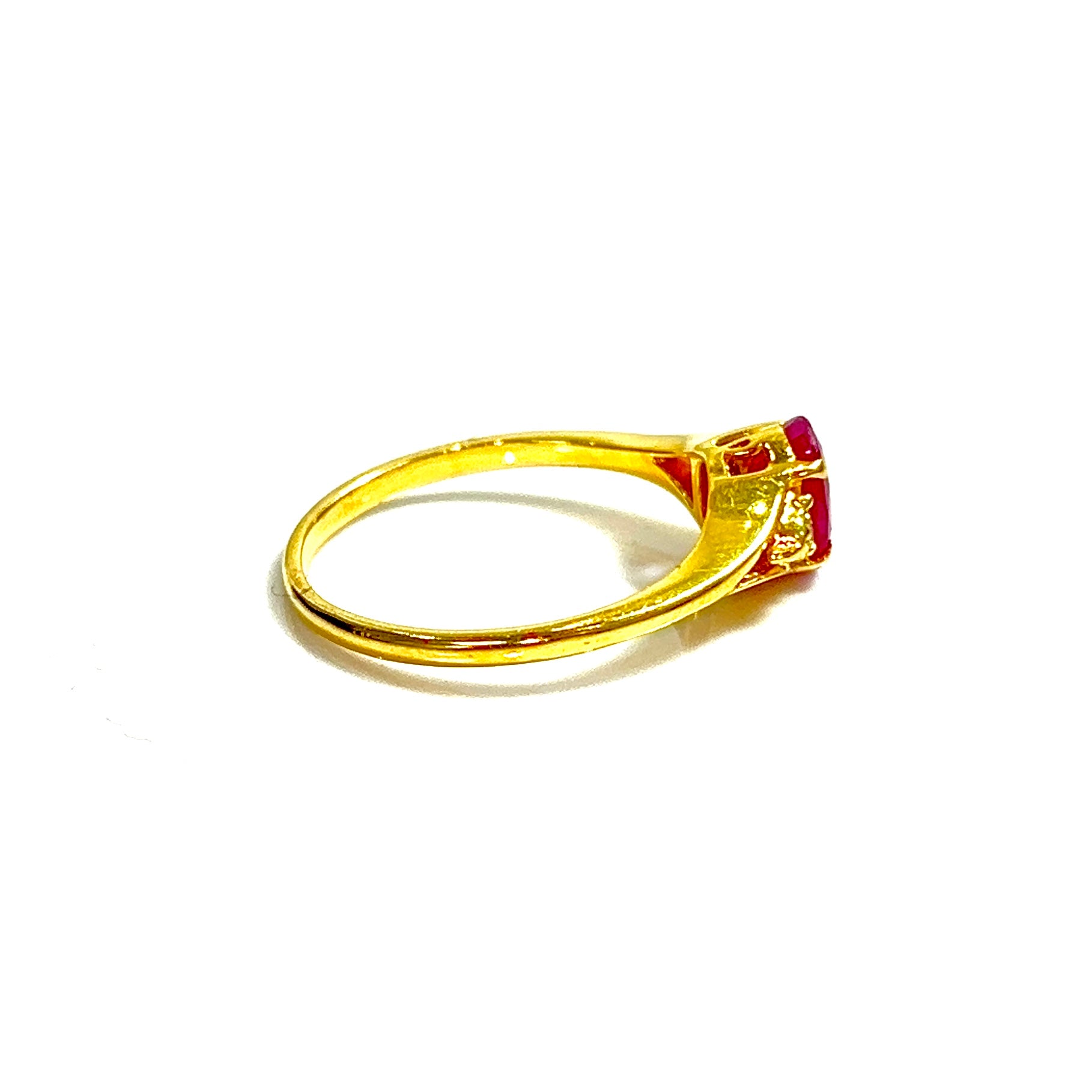 Red Emerald Ring - 14 carat gold