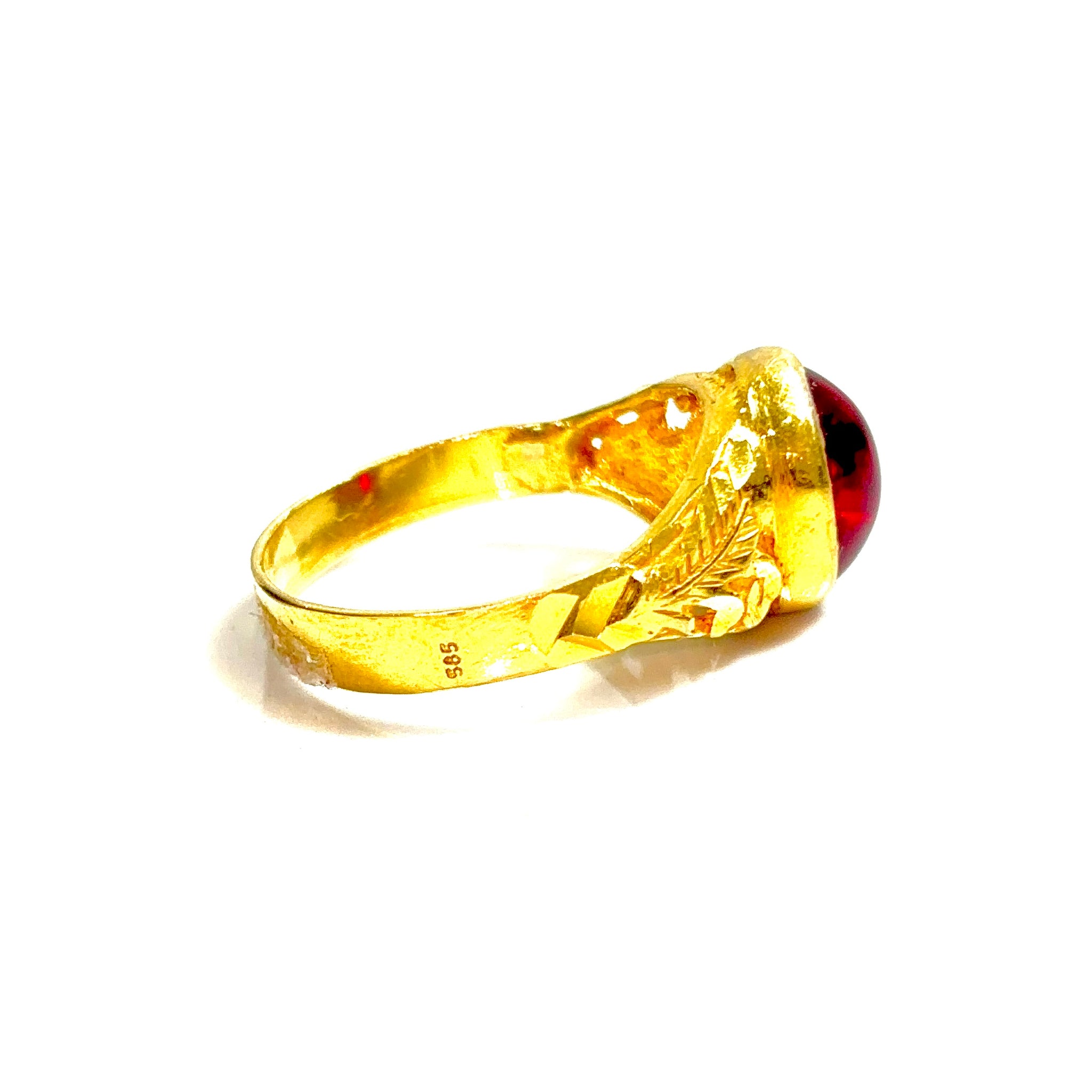 Red Gemstone Ring - 14 carat gold