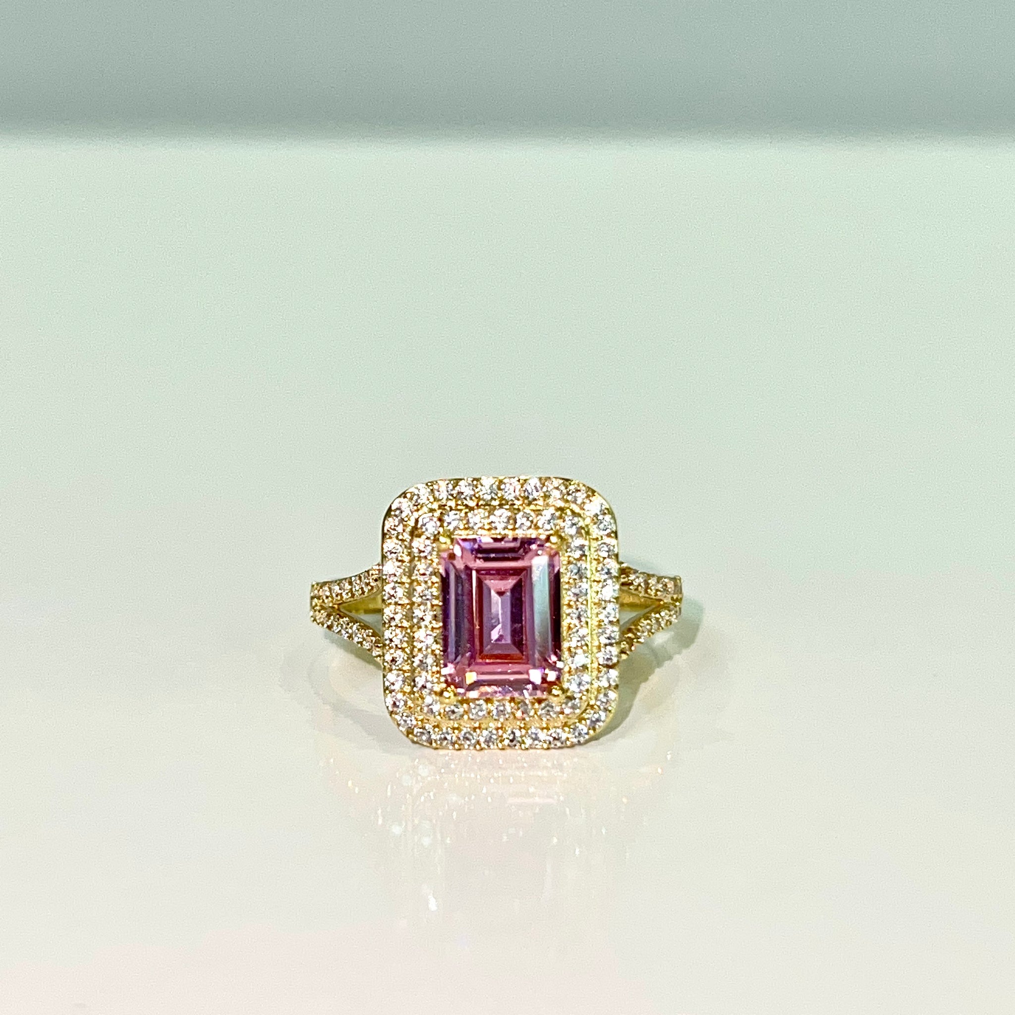 Pink Baguette Ladies Ring - 18 carat gold