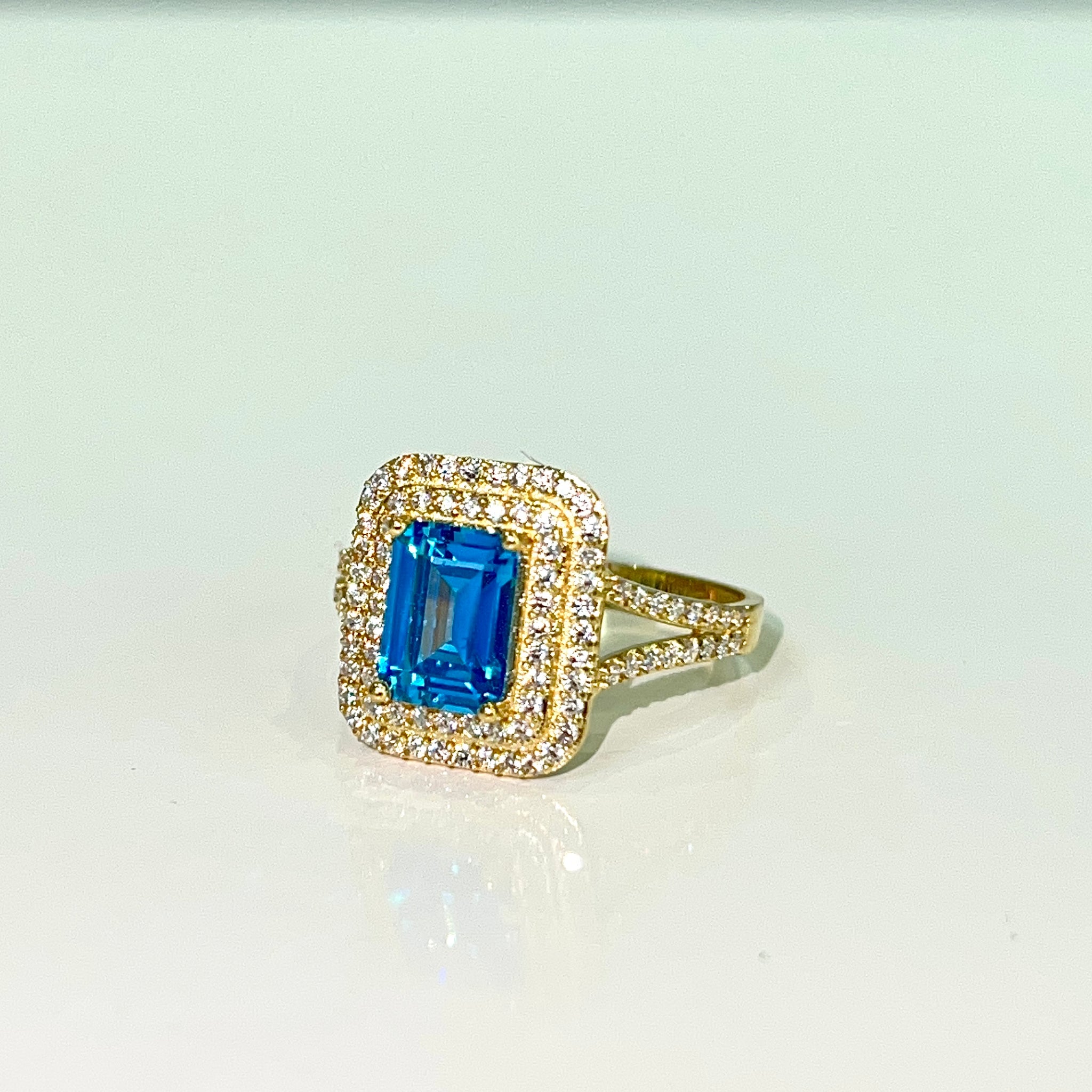 Turquoise Baguette Ladies Ring - 18 carat gold