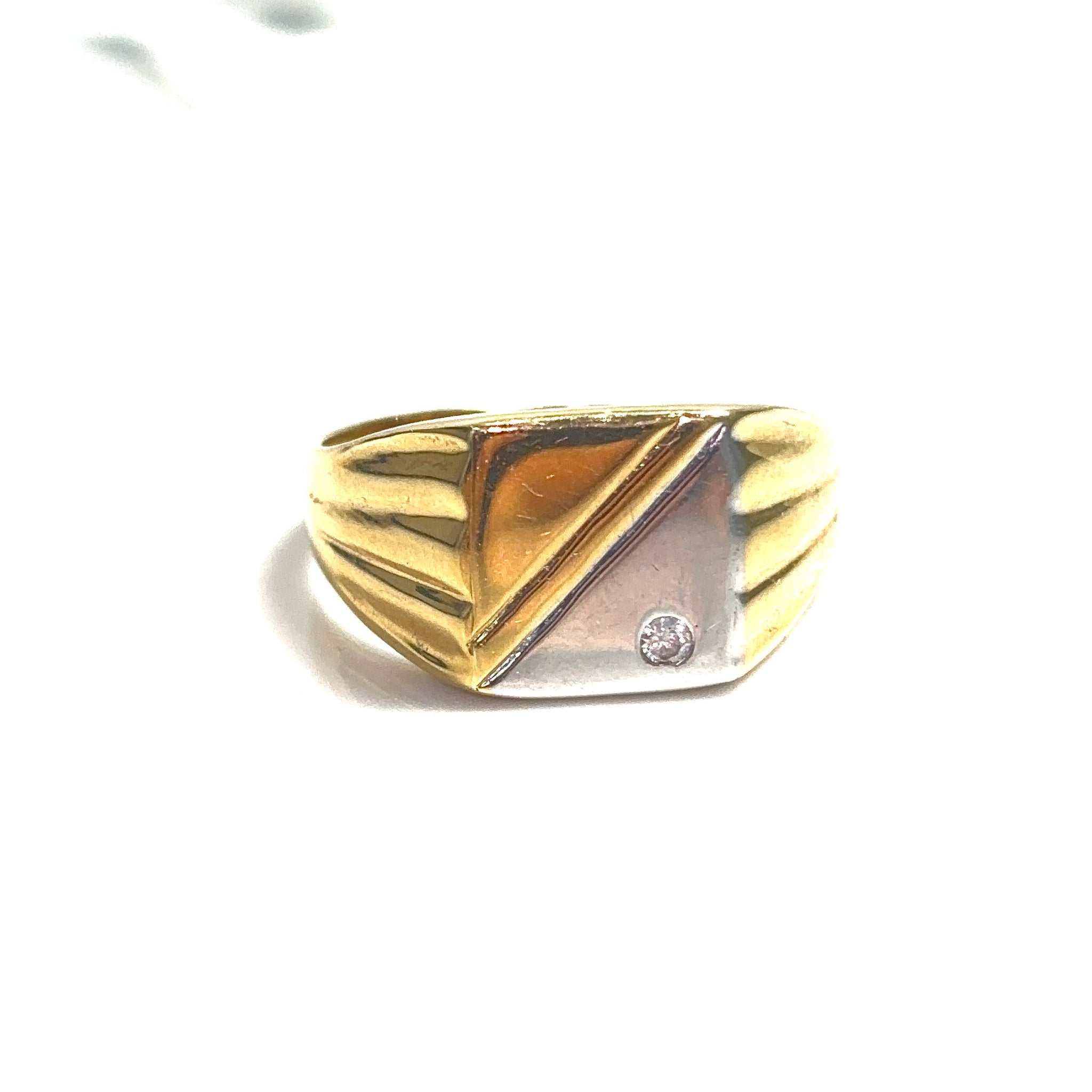 Aurum Diagonal Ring - 18 carat gold