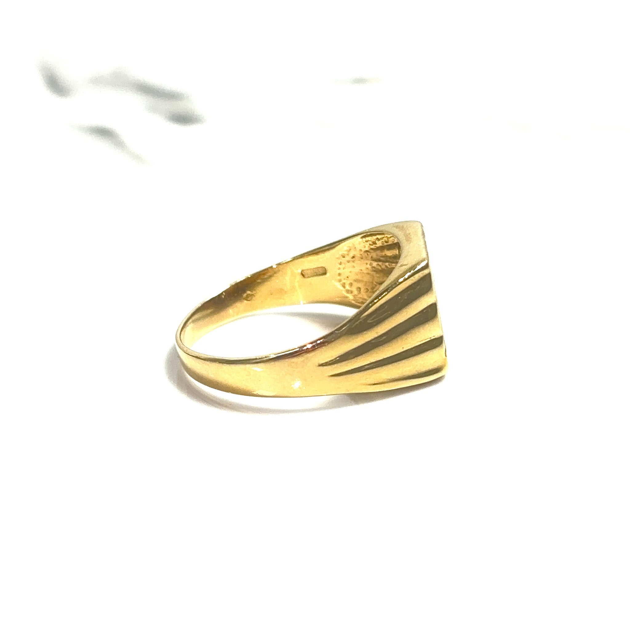Aurum Diagonal Ring - 18 carat gold