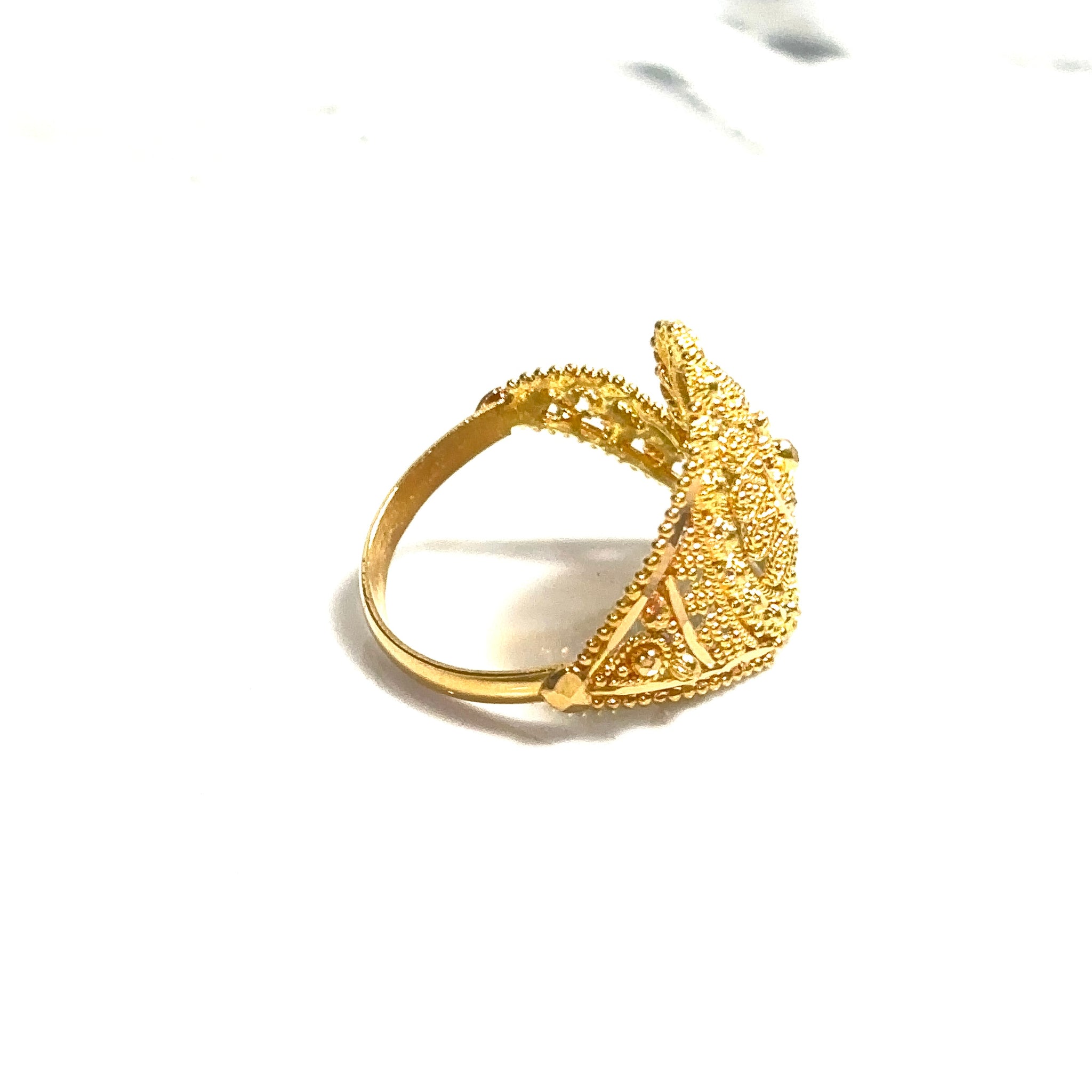 Sunflower Ring - 18 carat gold