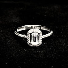 Whispering Emerald Ring - 14 carat gold