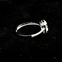 Whispering Emerald Ring - 14 carat gold