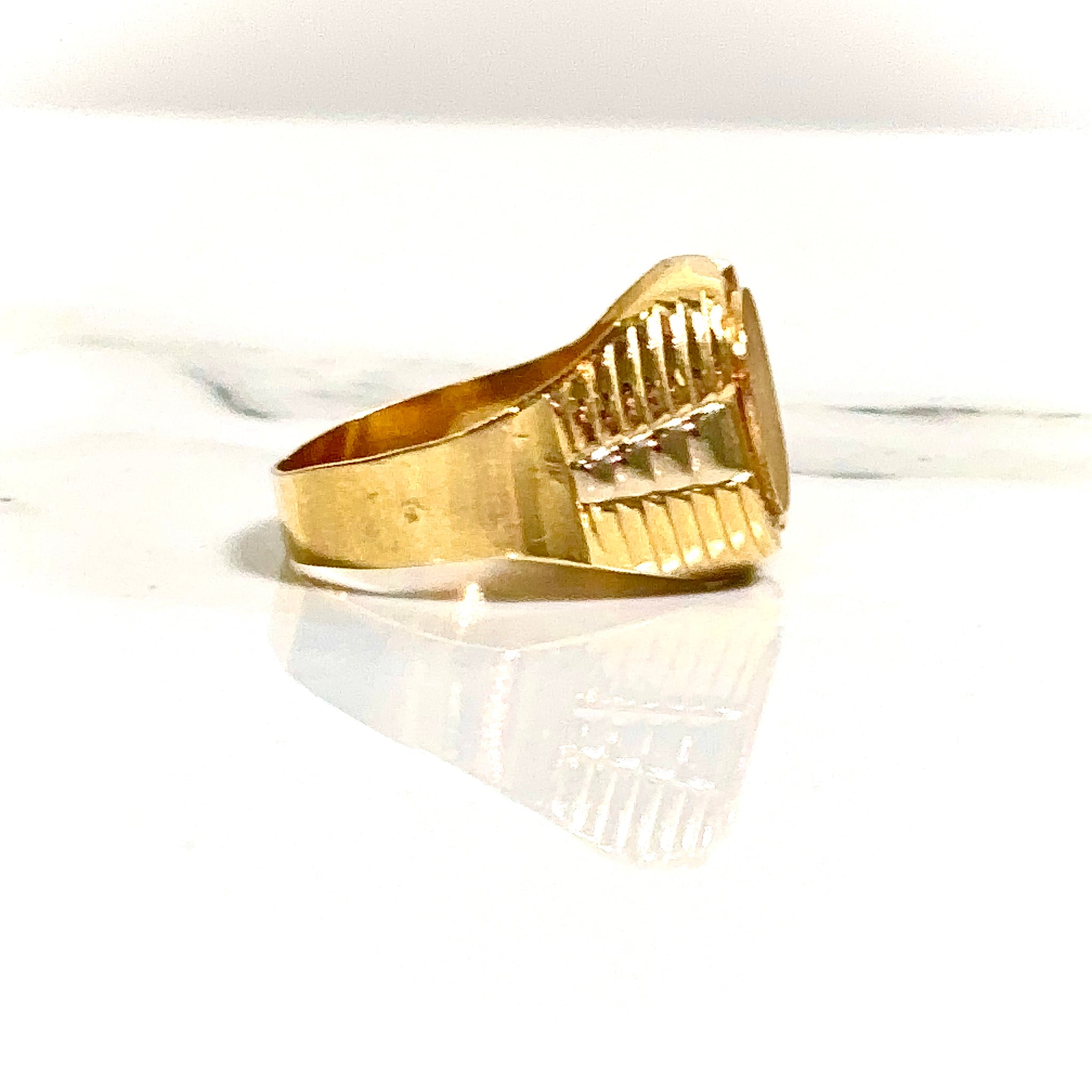 Squircle Ring - 18 carat gold GRV2