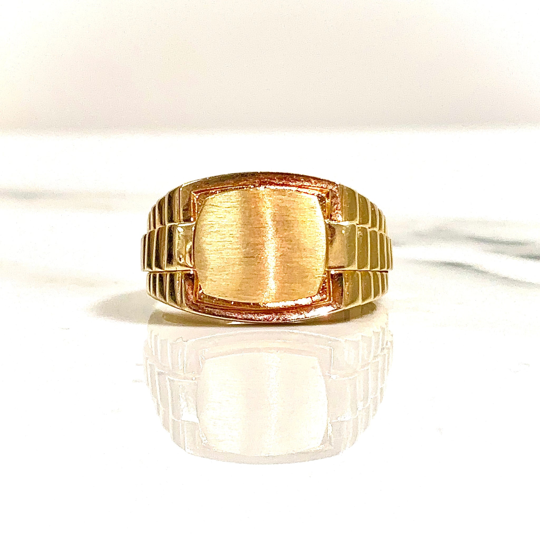 Classic Gold Signet Ring - 14 carat gold 0087 GRV2
